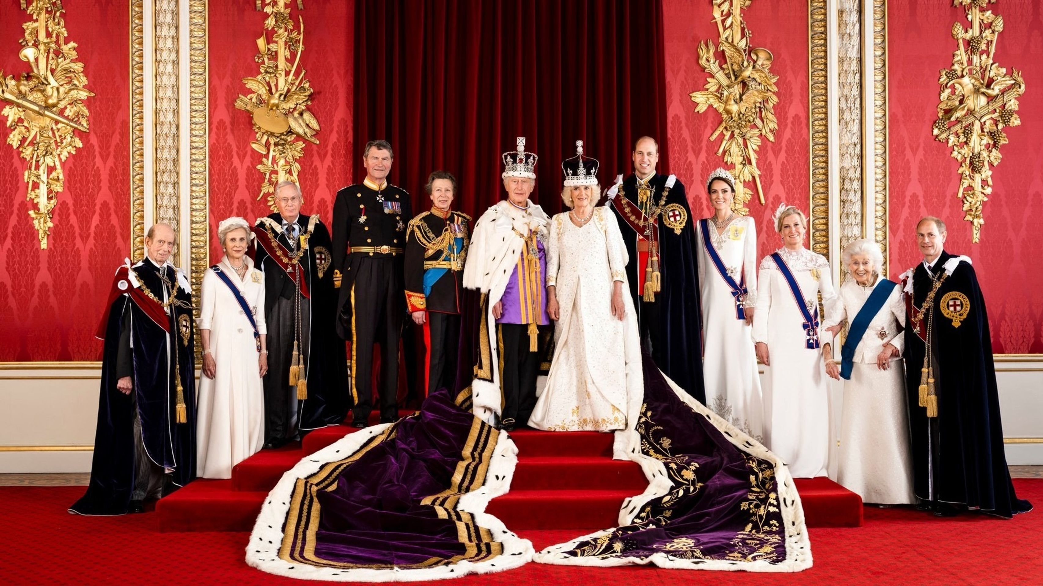 Královská rodina - korunovace - Král Karel III. a princ William (7/9)