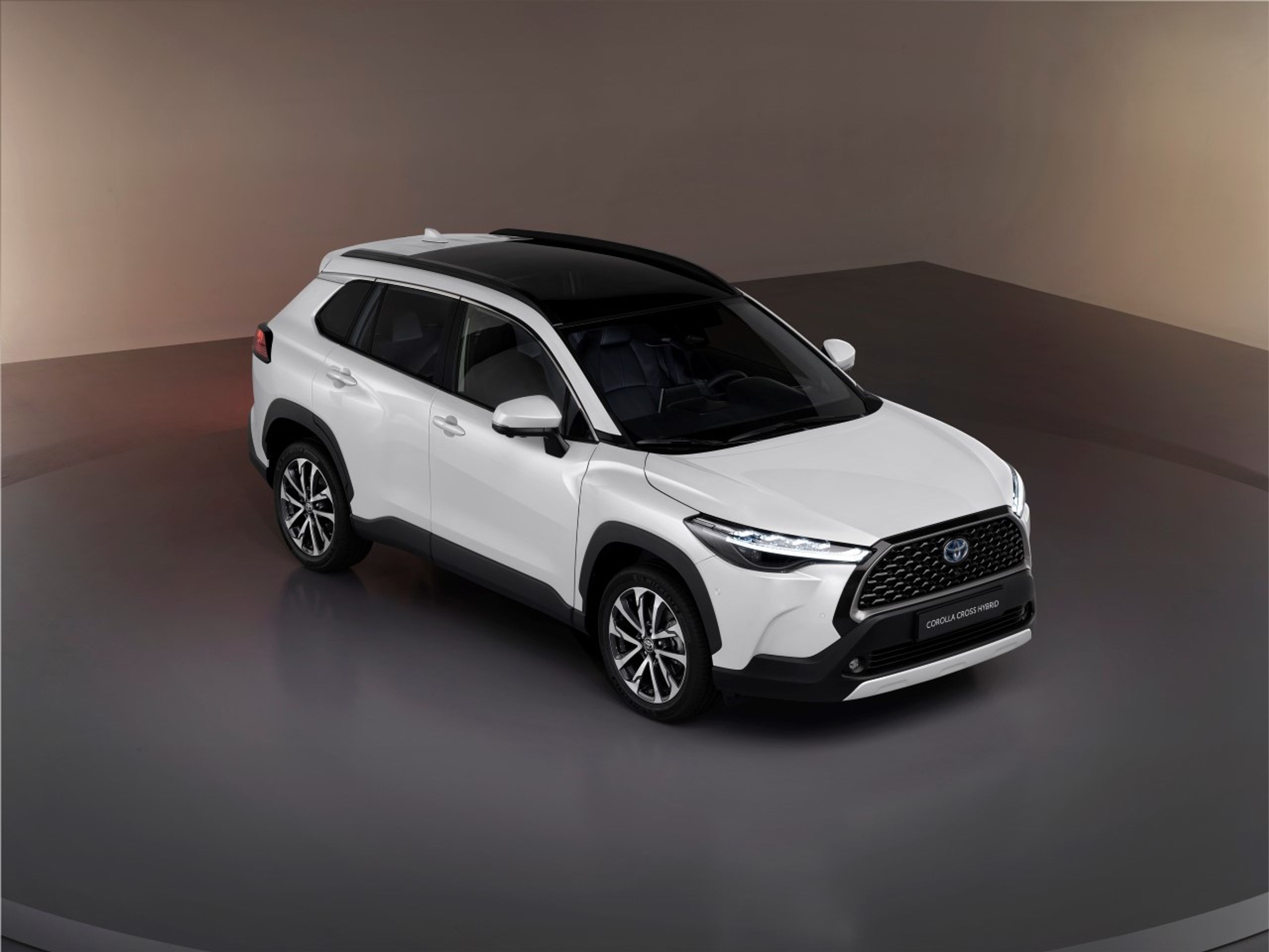 Toyota Corolla Cross - Corolla se převlékla ve stylu outdoorové módy. Toyota z ní udělala SUV (4/16)