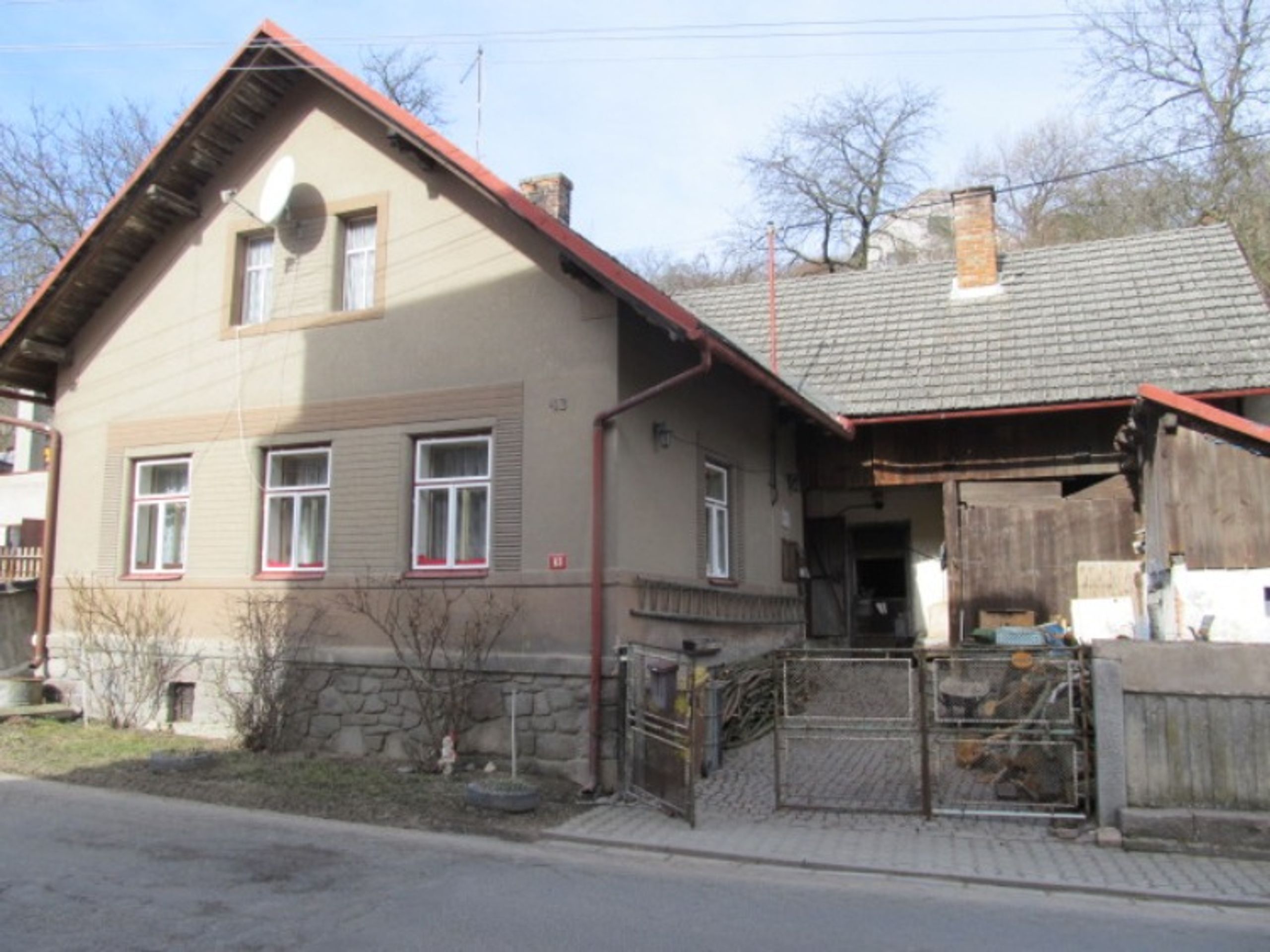 Rodinný dům v Hluboké u Skutče - minimální cena 270 tisíc - GALERIE: Stát prodává nemovitosti (16/16)