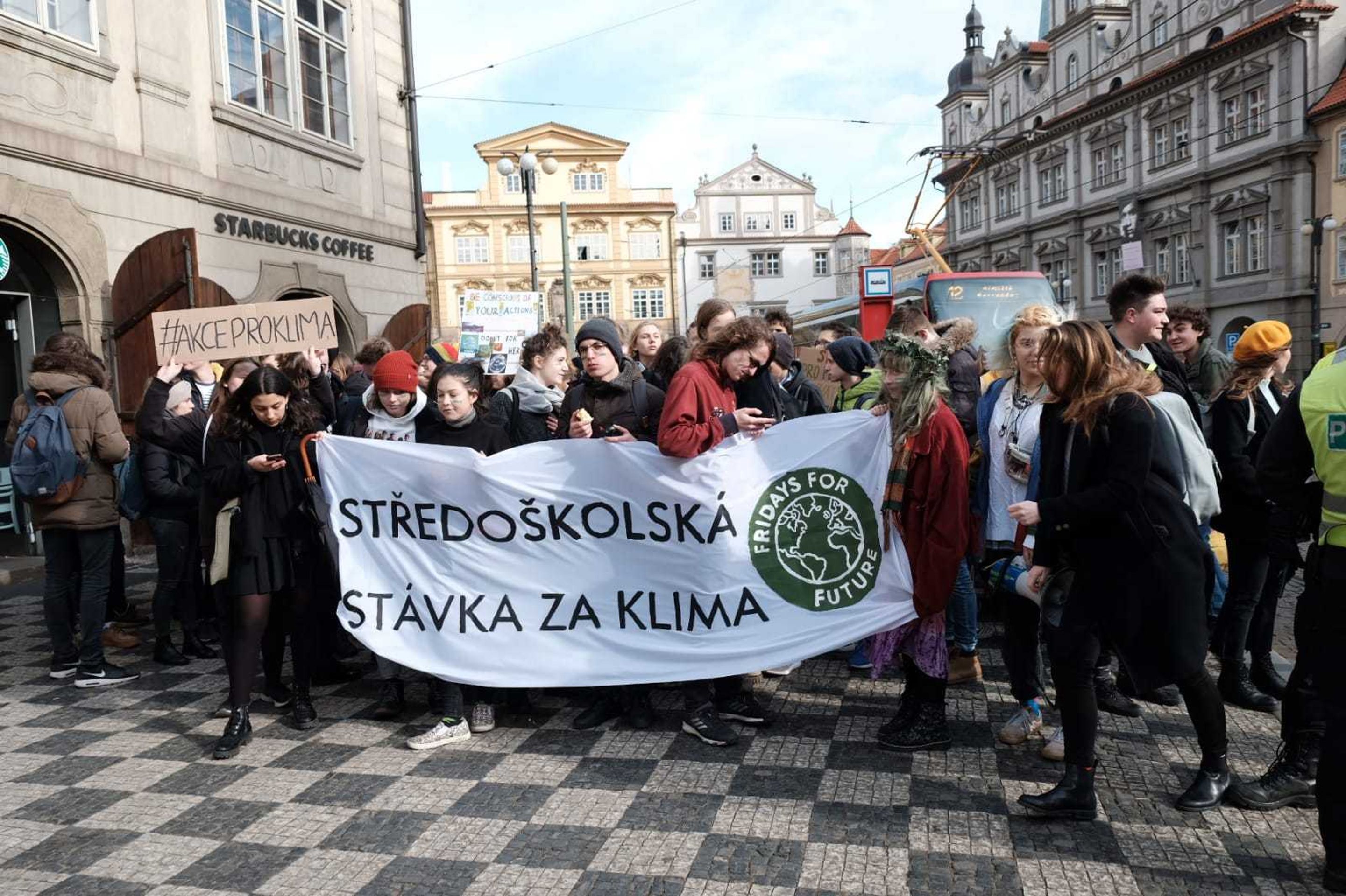 Demonstrace českých studentů za lepší klimatické podmínky - 10 - GALERIE: Demonstrace českých studentů za lepší klimatické podmínky (10/14)
