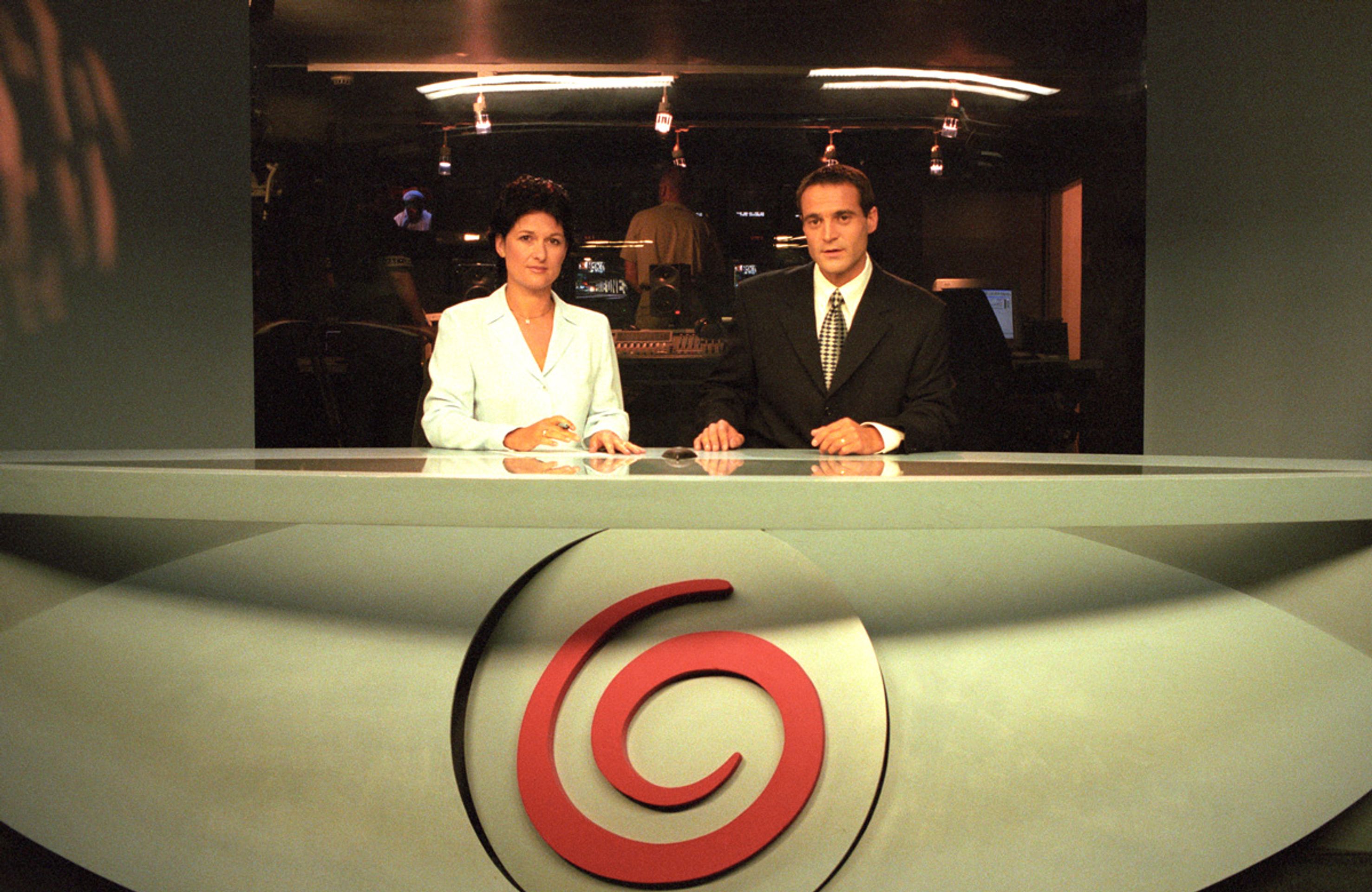 Pavel Zuna a Mirka Čejková (1999 - 2003) - Moderátoři Televizních novin (9/24)