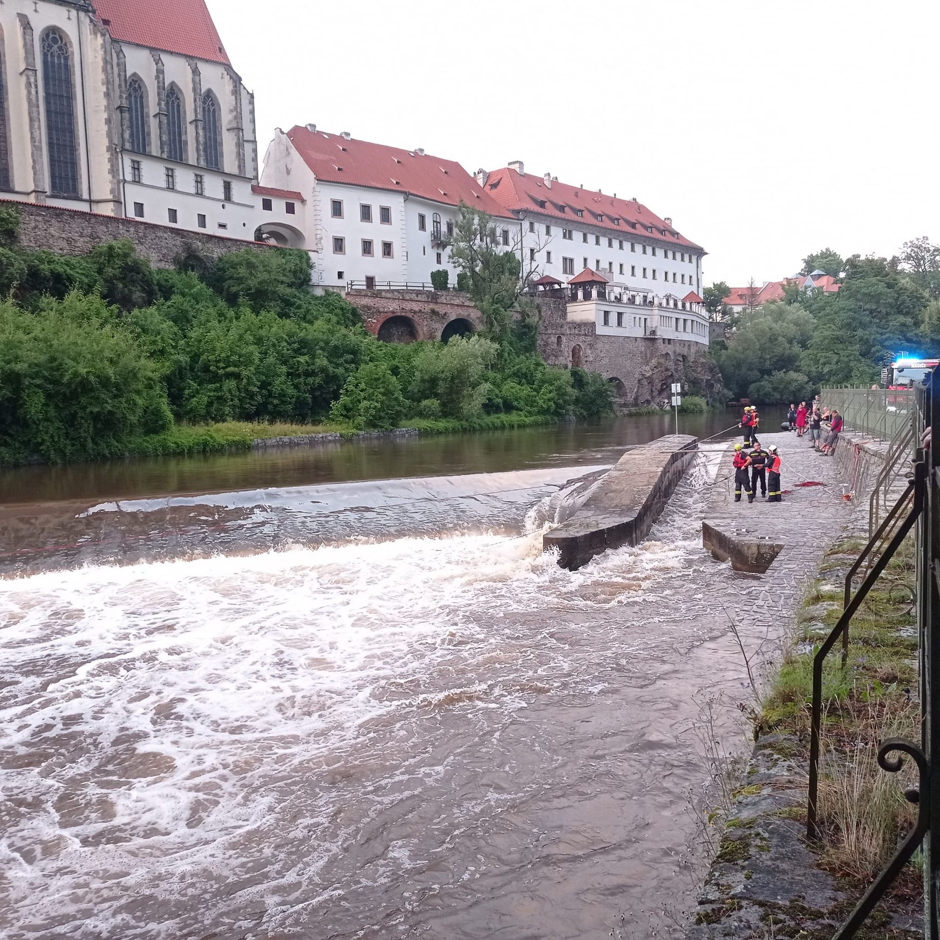 Pátrací akce na Vltavě v Českém Krumlově - Pátrací akce na Vltavě v Českém Krumlově (3/5)