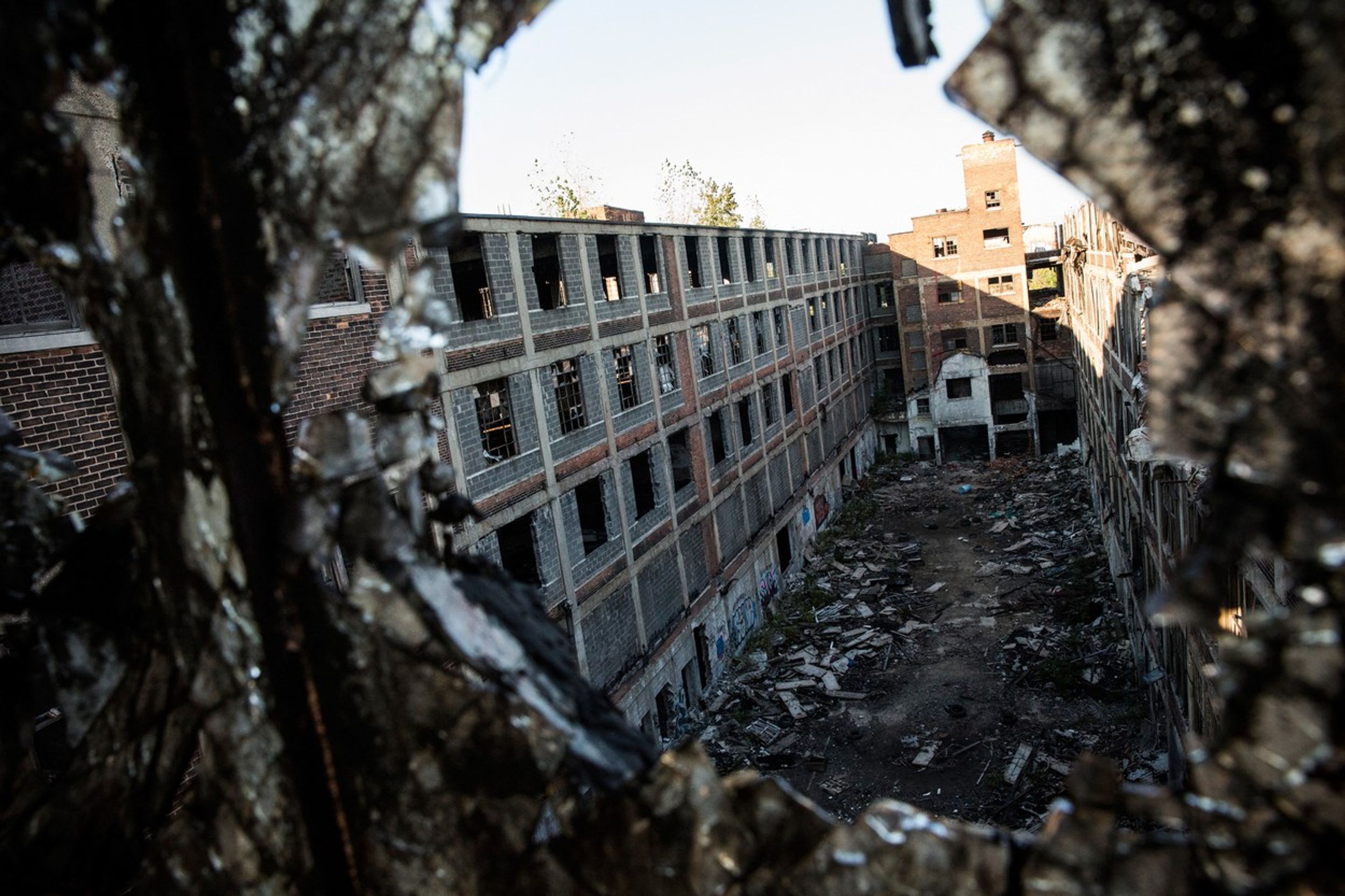 Packard Automotive Plant v Detroitu - Slavná obří továrna Packardu v Detroitu v dobách největší slávy a dnes (6/22)