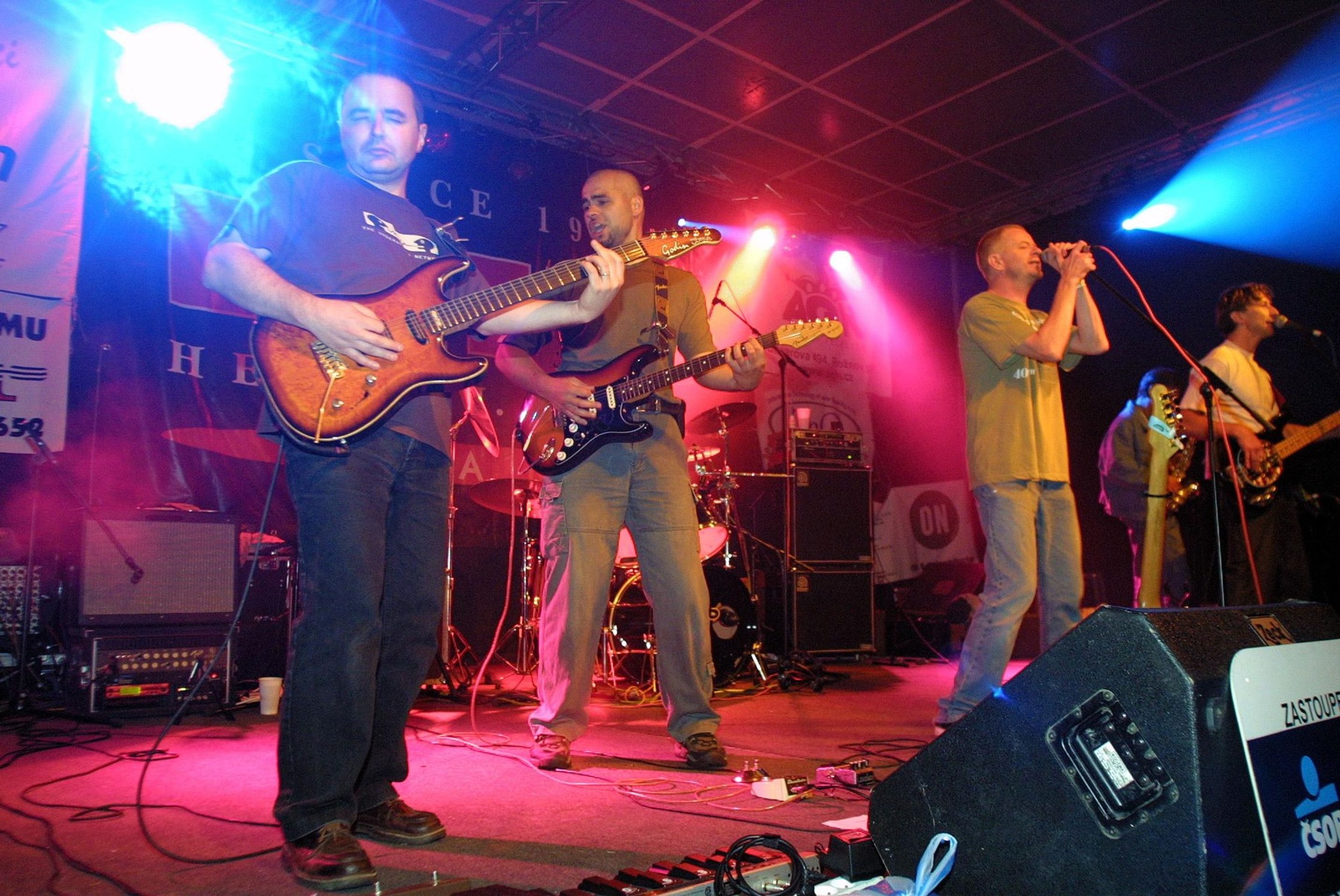 Mňága Žďorp, 10. 10. 2003 - Mňága Žďorp (2/4)