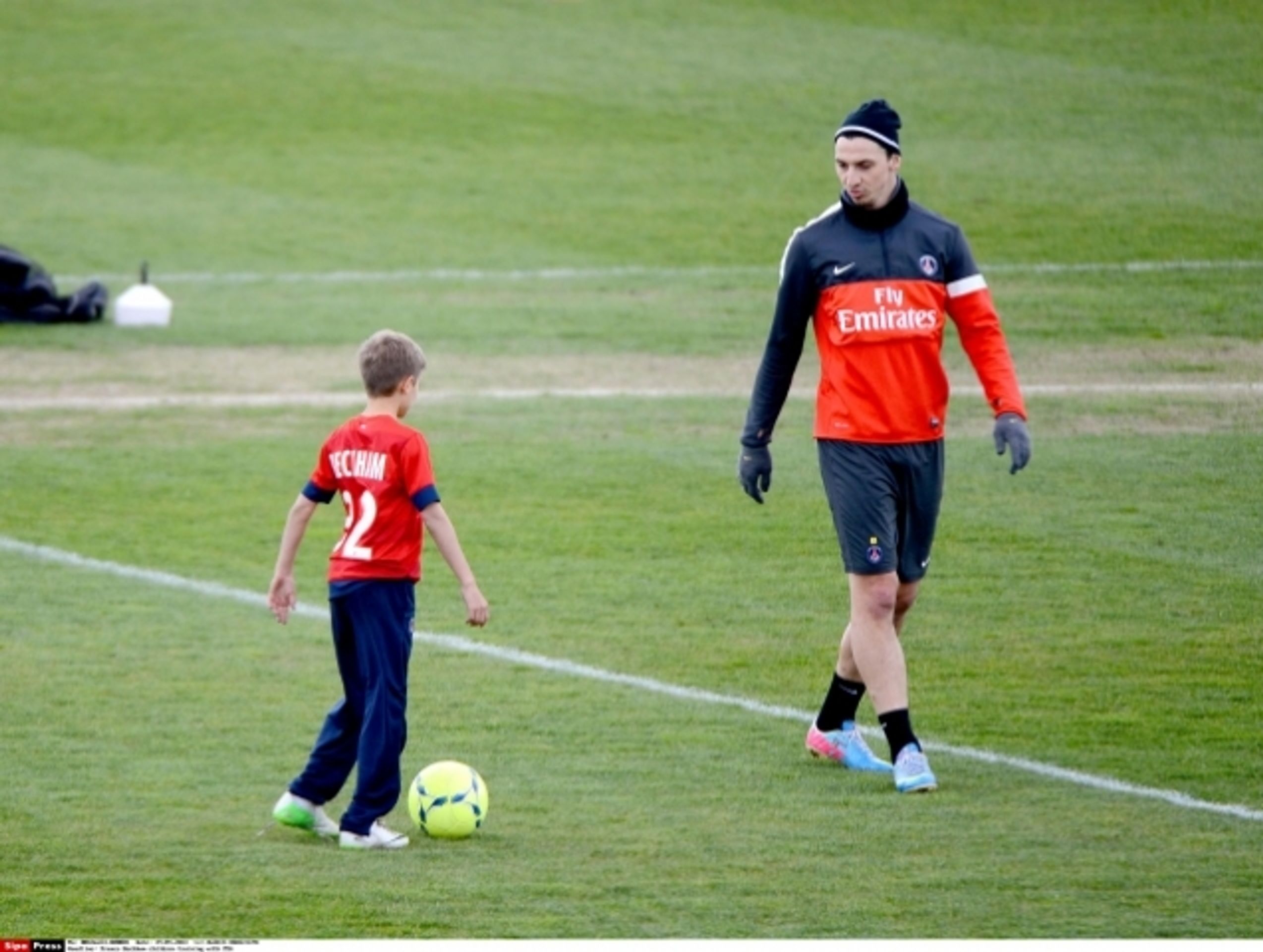 Beckhamovi synové na tréninku PSG - 1 - GALERIE: Beckhamovi synové na tréninku PSG (14/15)