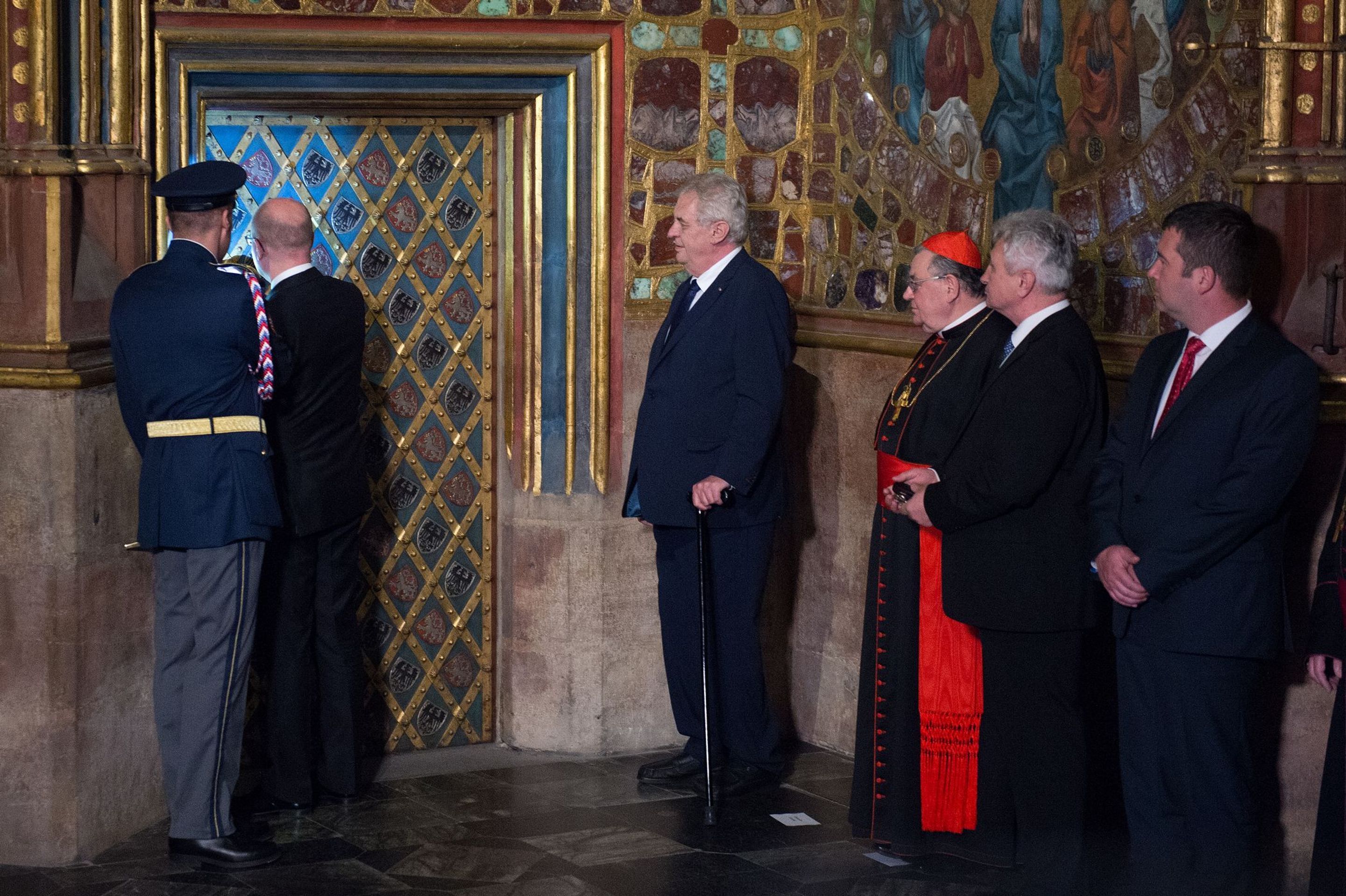 Miloš Zeman u korunovačních klenotů - 10 - GALERIE: Miloš Zeman u korunovačních klenotů (12/17)