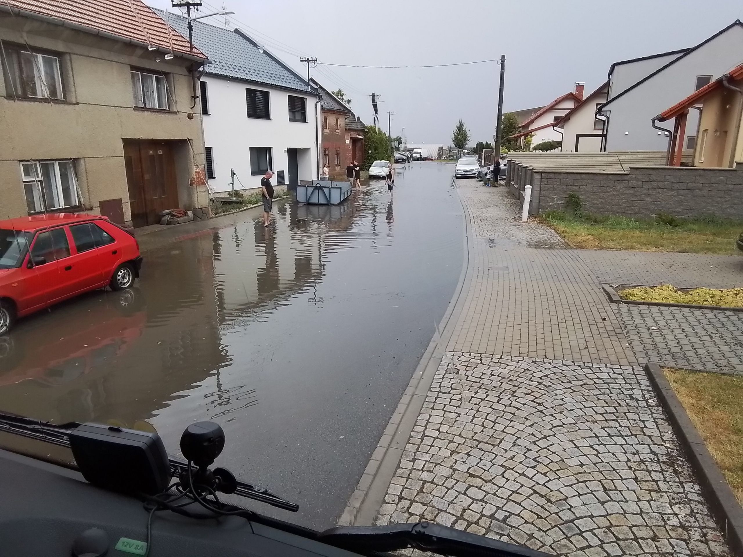 Bouřky a vydatný déšť na Olomoucku (7) - Českem postupují silné bouřky s prudkým deštěm (1/7)