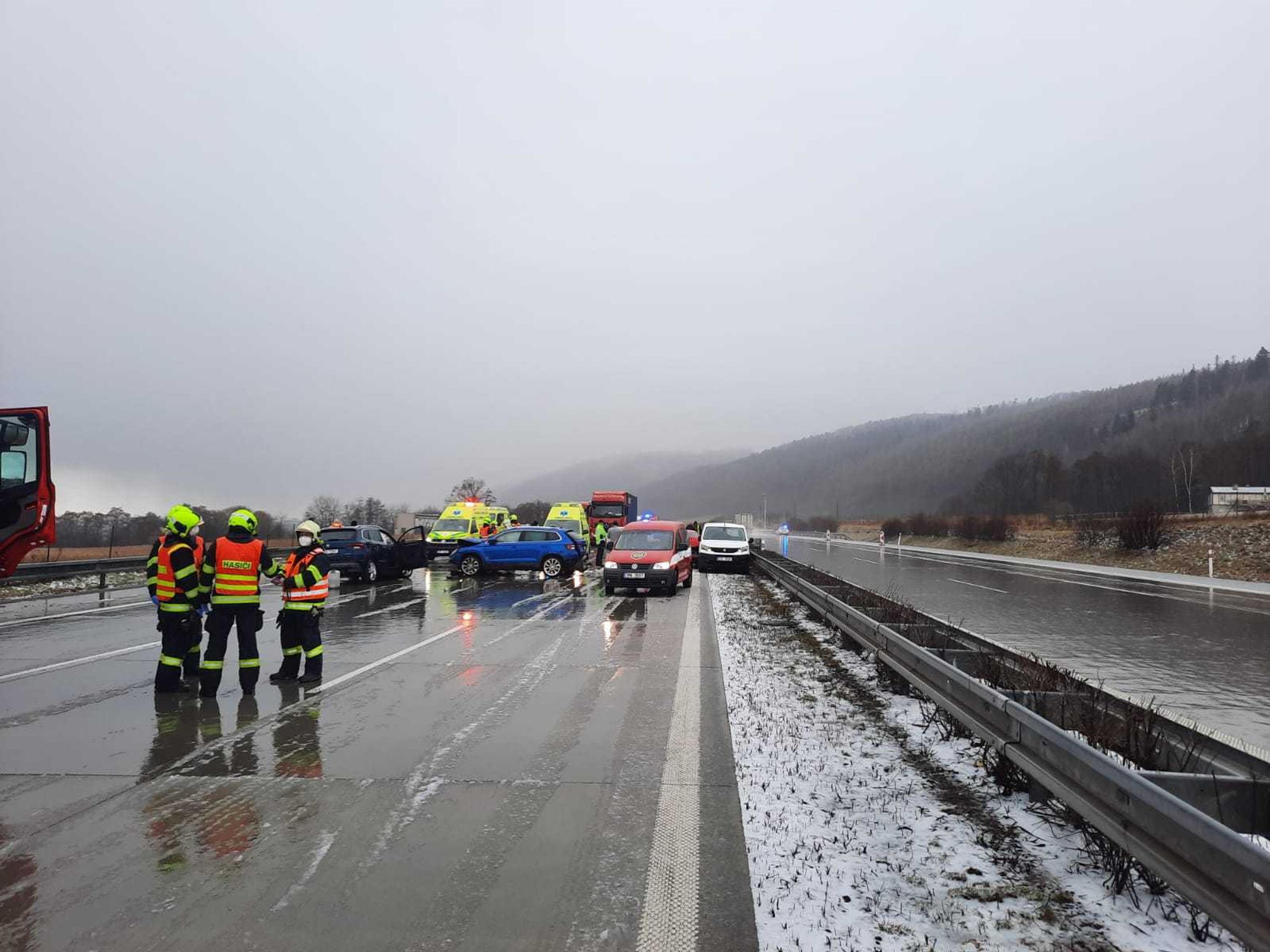 Hromadná nehoda na D1 směr Ostrava - 1 - GALERIE: Hromadná nehoda na D1 směr Ostrava (1/4)