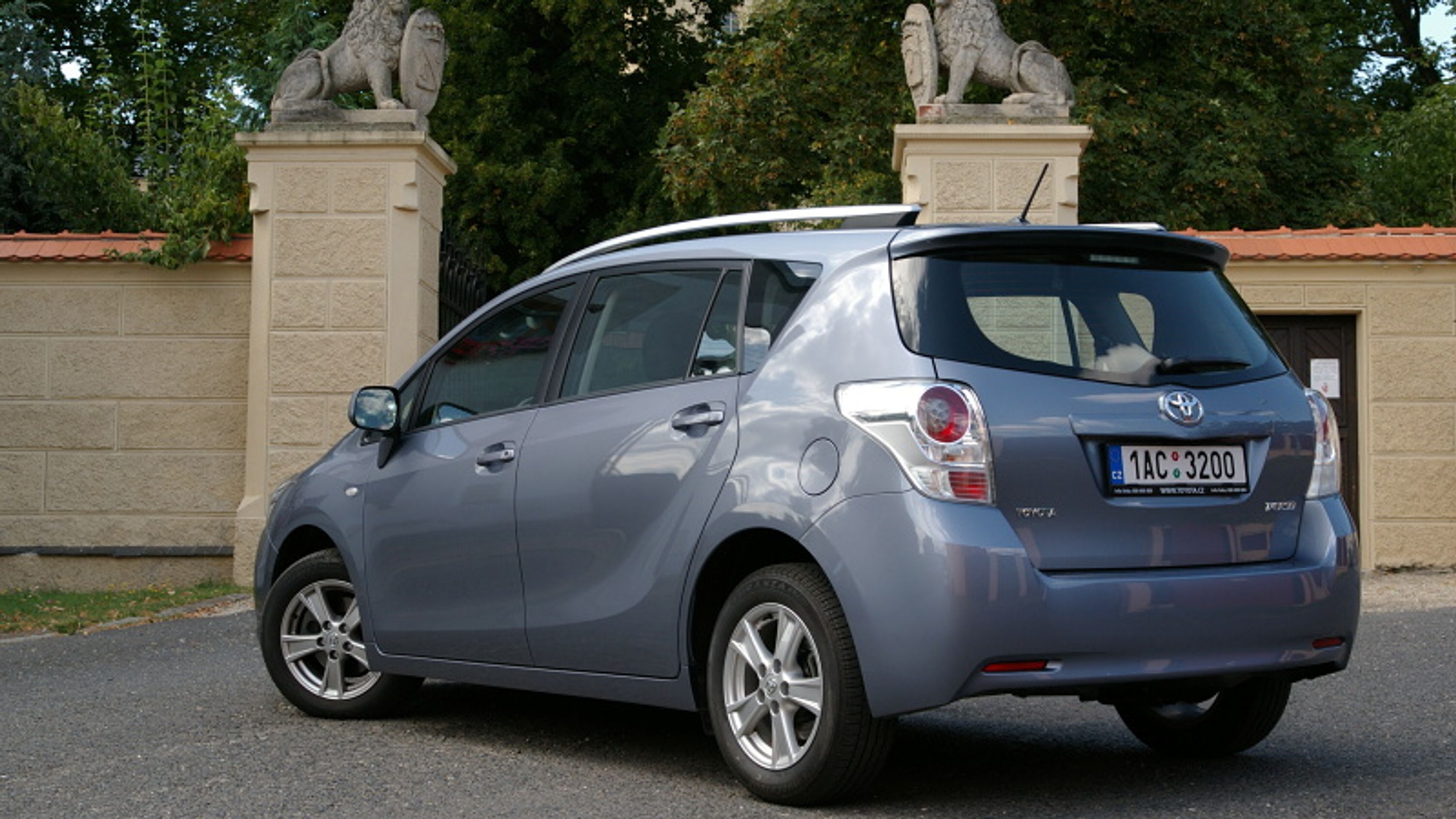 Toyota Verso-1 - GALERIE Toyota Verso (13/13)