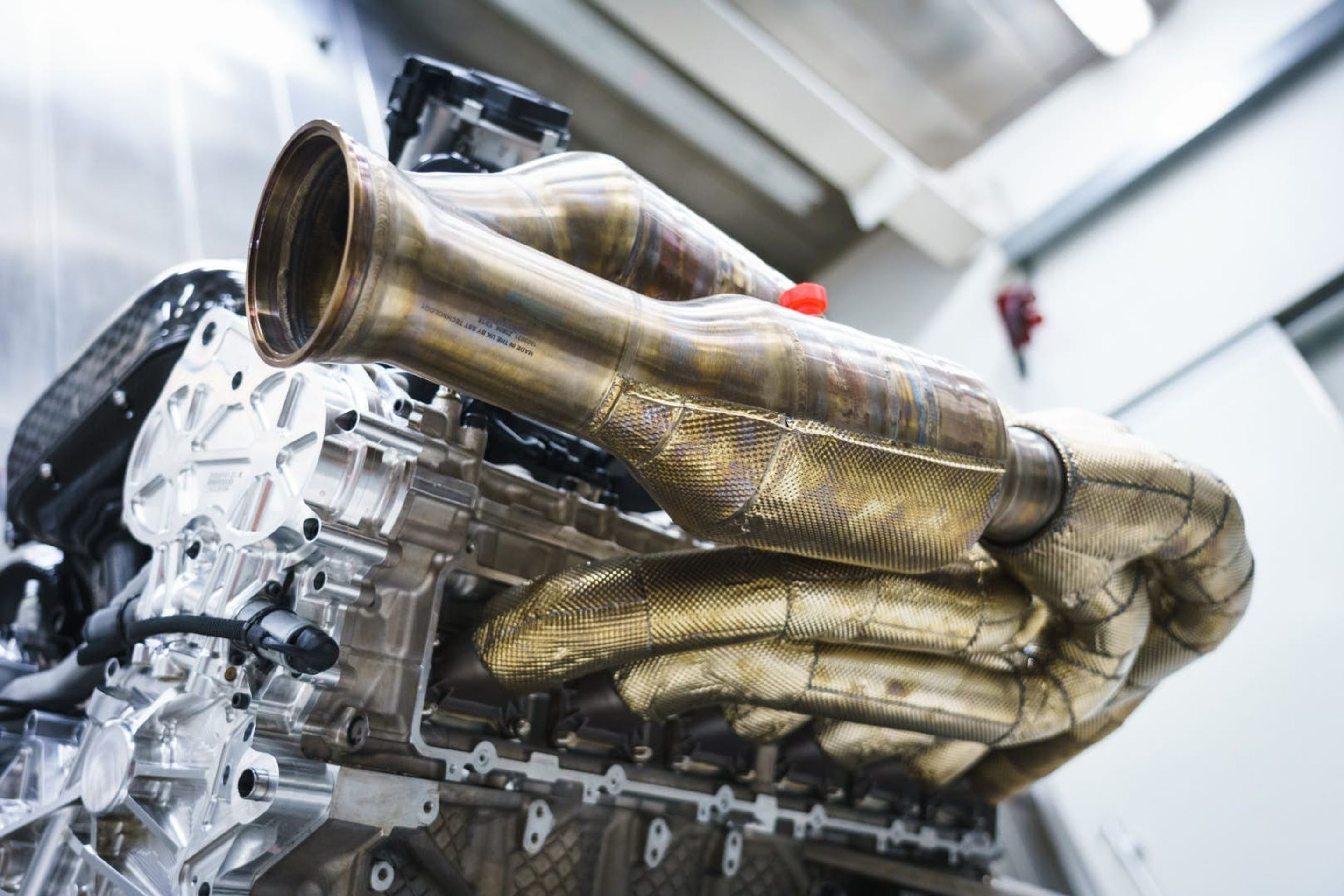 Motor V12 pro Aston Martin Valkyrie - 20 - Fotogalerie: Mistrovské dílo, motor V12 pro Aston Martin Valkyrie (1/10)