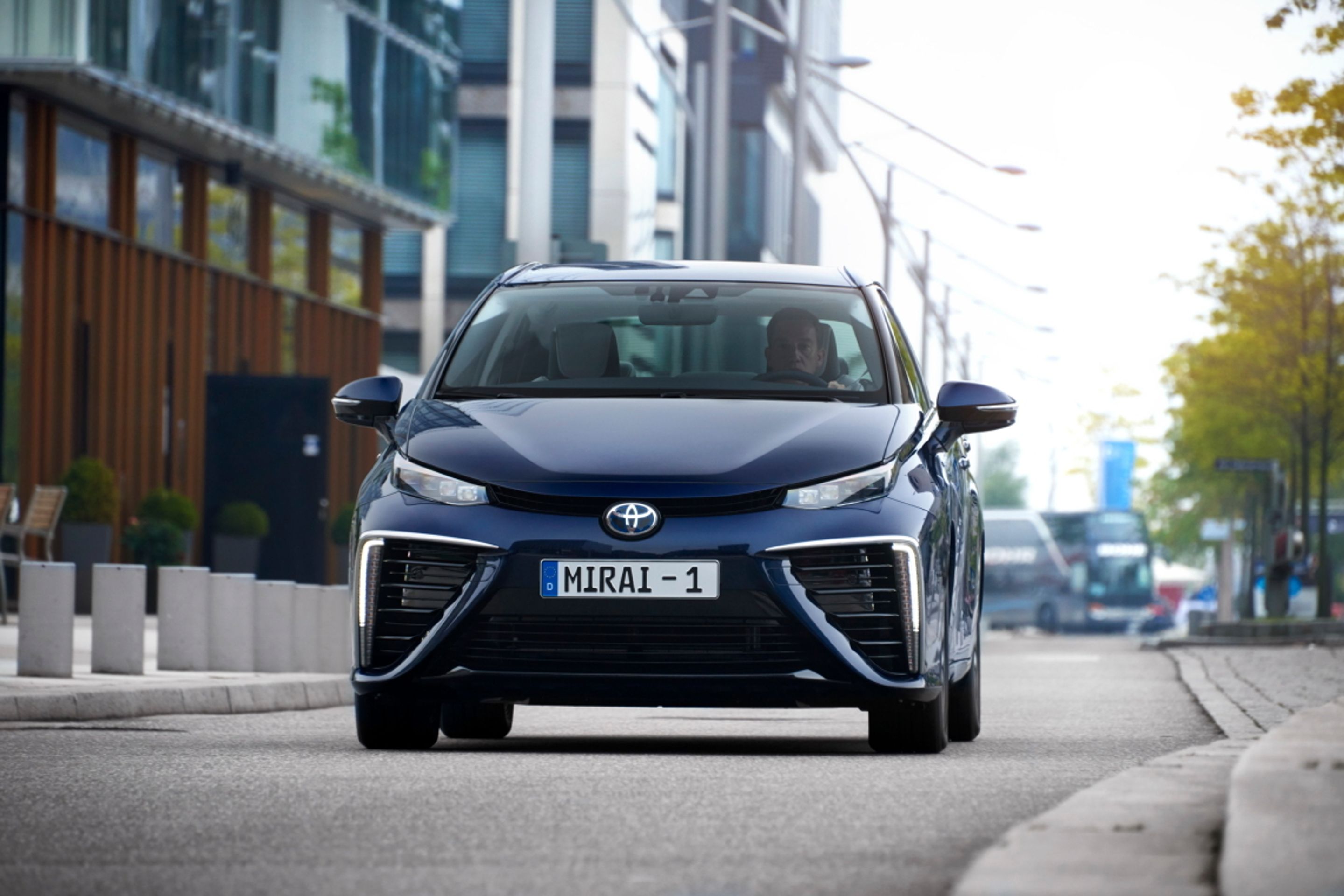 Toyota Mirai - 13 - Fotogalerie: Vodíková Toyota Mirai (26/26)