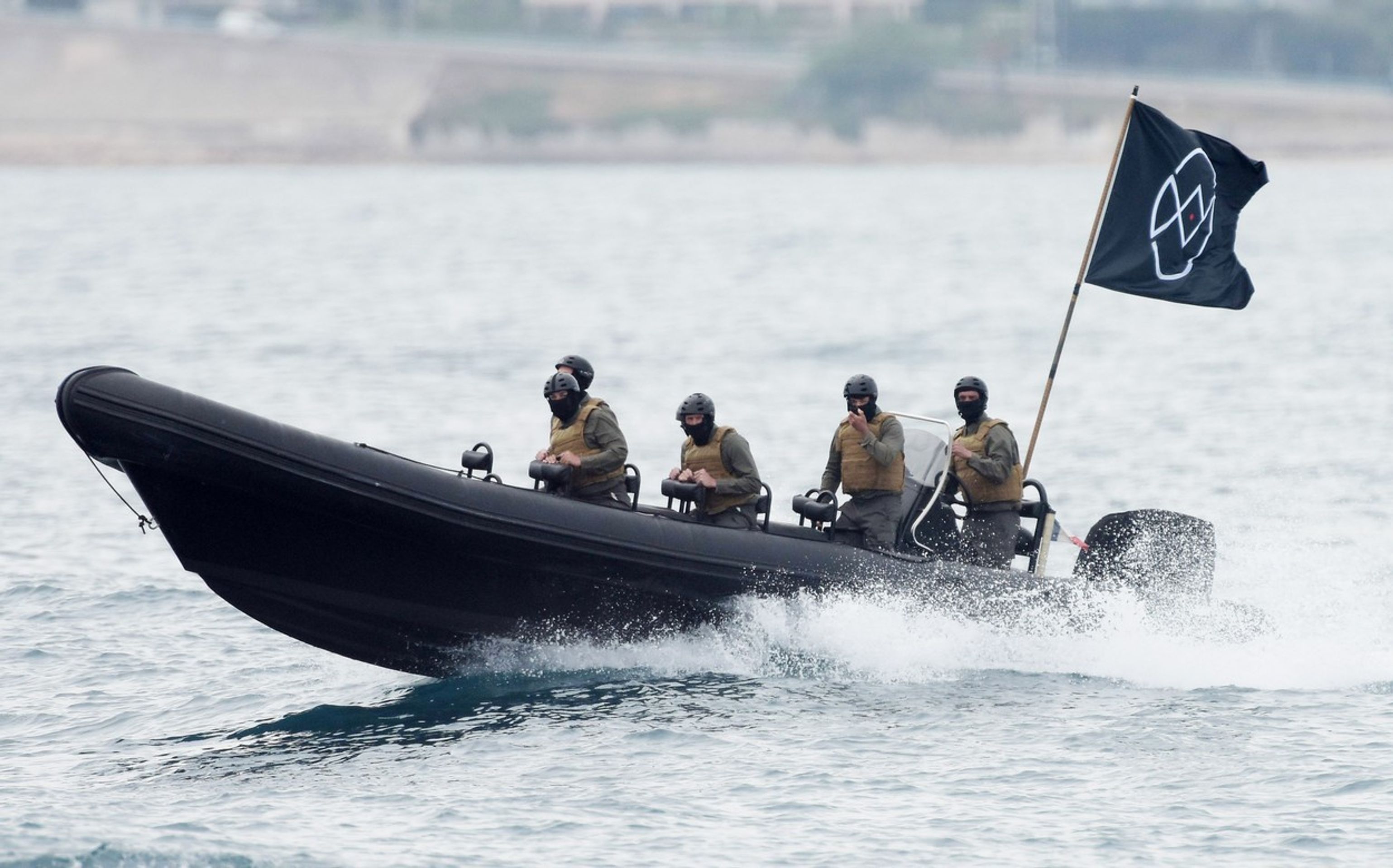 "Teroristé z ISIS" vyděsili hosty v Cannes - 1 - GALERIE: "Teroristé z ISIS" vyděsili hosty v Cannes (1/4)