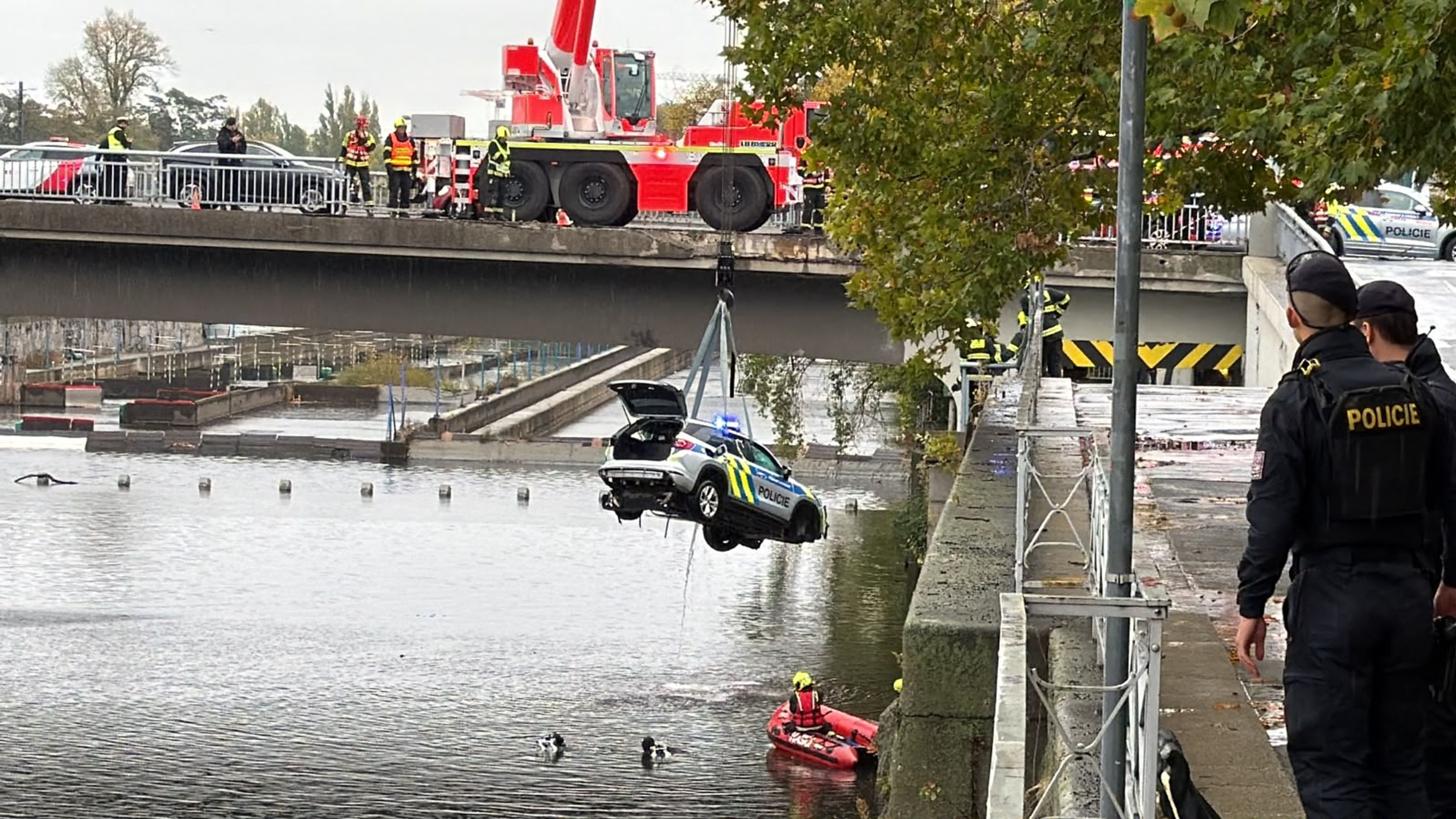 Vytahování policejního auta Praha - Vytahování policejního auta Praha (5/9)