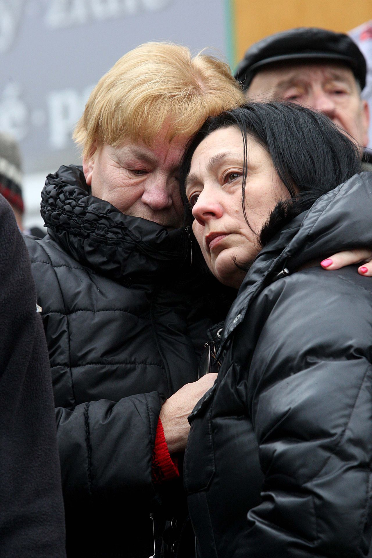 Pieta v Uherském Brodě - 9 - GALERIE: Lidé uctívají památku obětí střelby v Uherském Brodě (2/12)