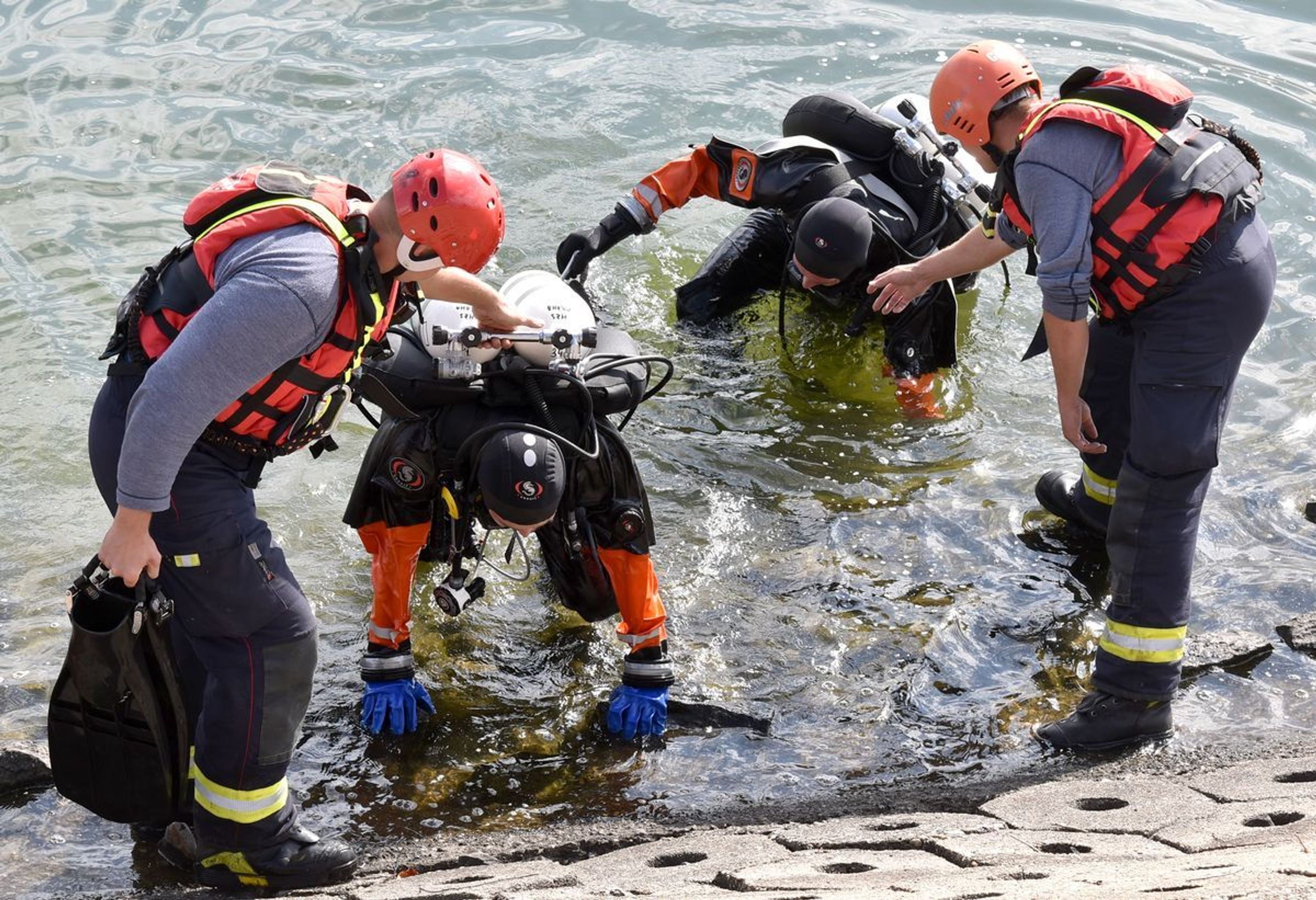 Smrtelná nehoda na přehradě Jesenice - 22 - GALERIE: Tragická nehoda na přehadě Jesenice (2/23)