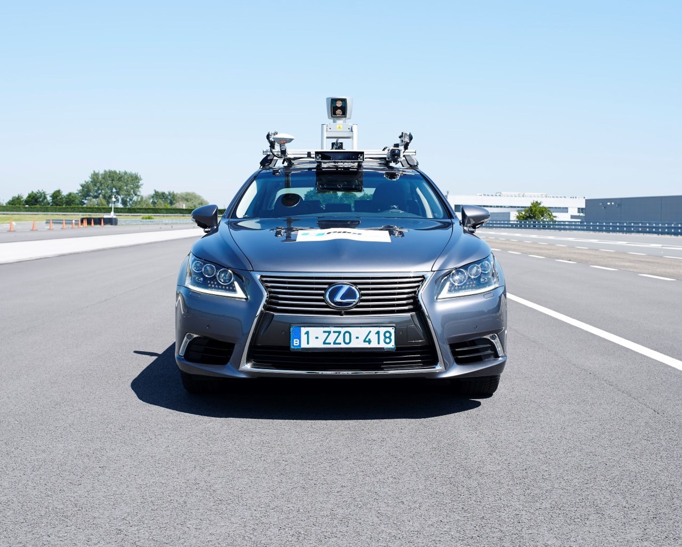 Lexus LS vybavený systémy autonomního řízení - 16 - Fotogalerie: Autonomní Lexus LS vyjede do ulic evropských měst (1/7)
