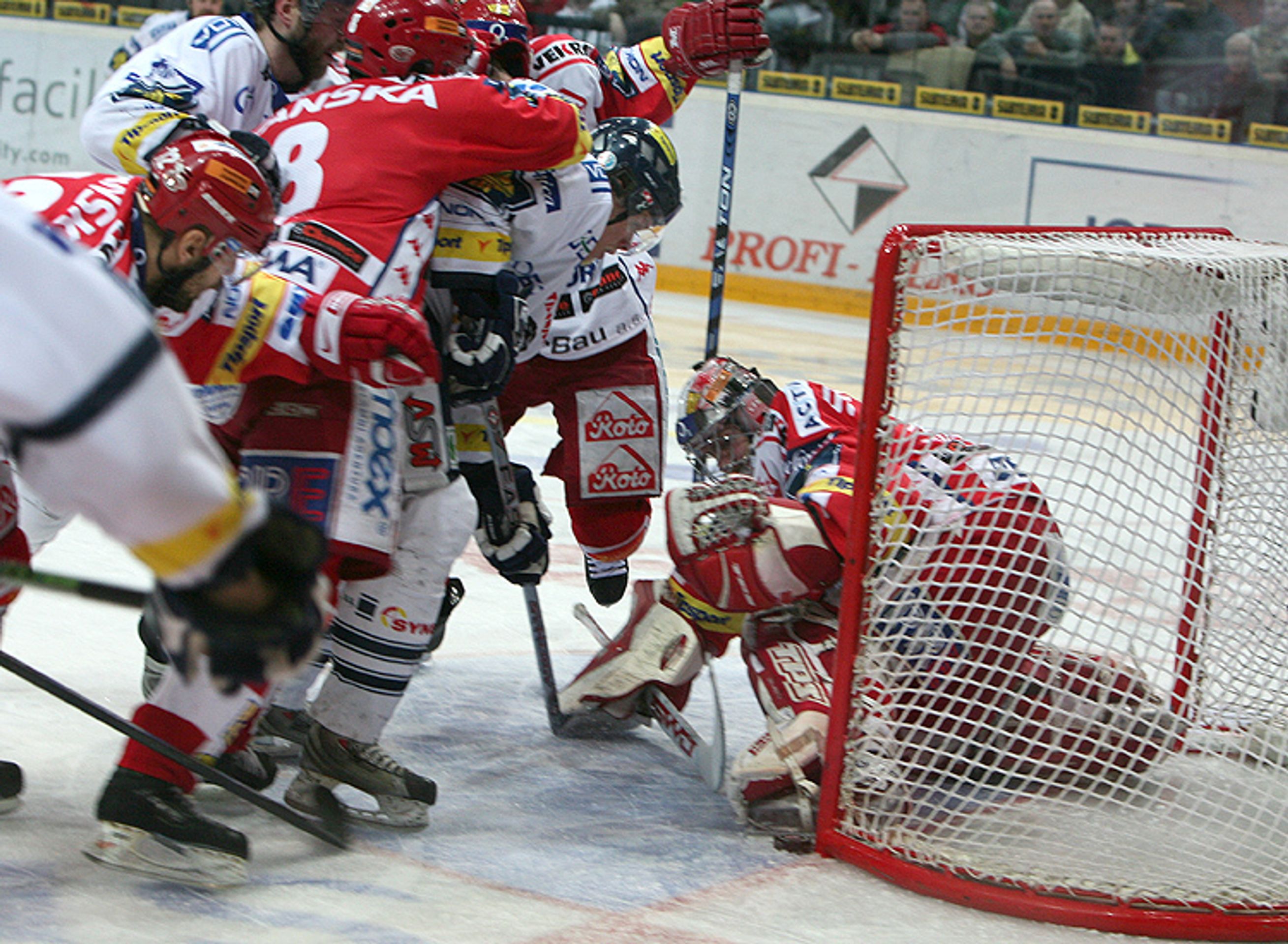 HC Slavia Praha - Bílí Tygři Liberec 5:1  - Video: Slavie je spokojena, vede 3:2 (6/8)