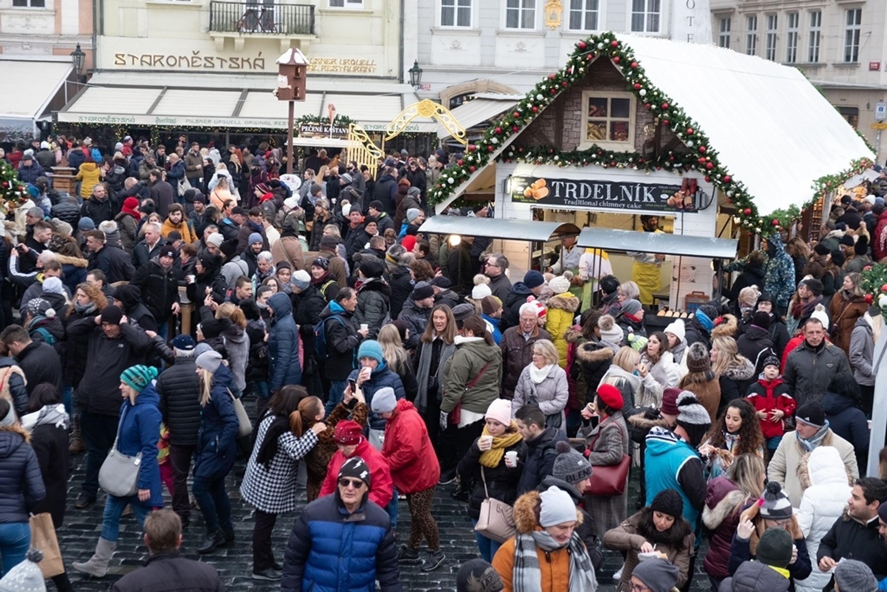 Vánoční trhy: Staroměstské náměstí - GALERIE: Vánoční trhy v Praze (2/22)