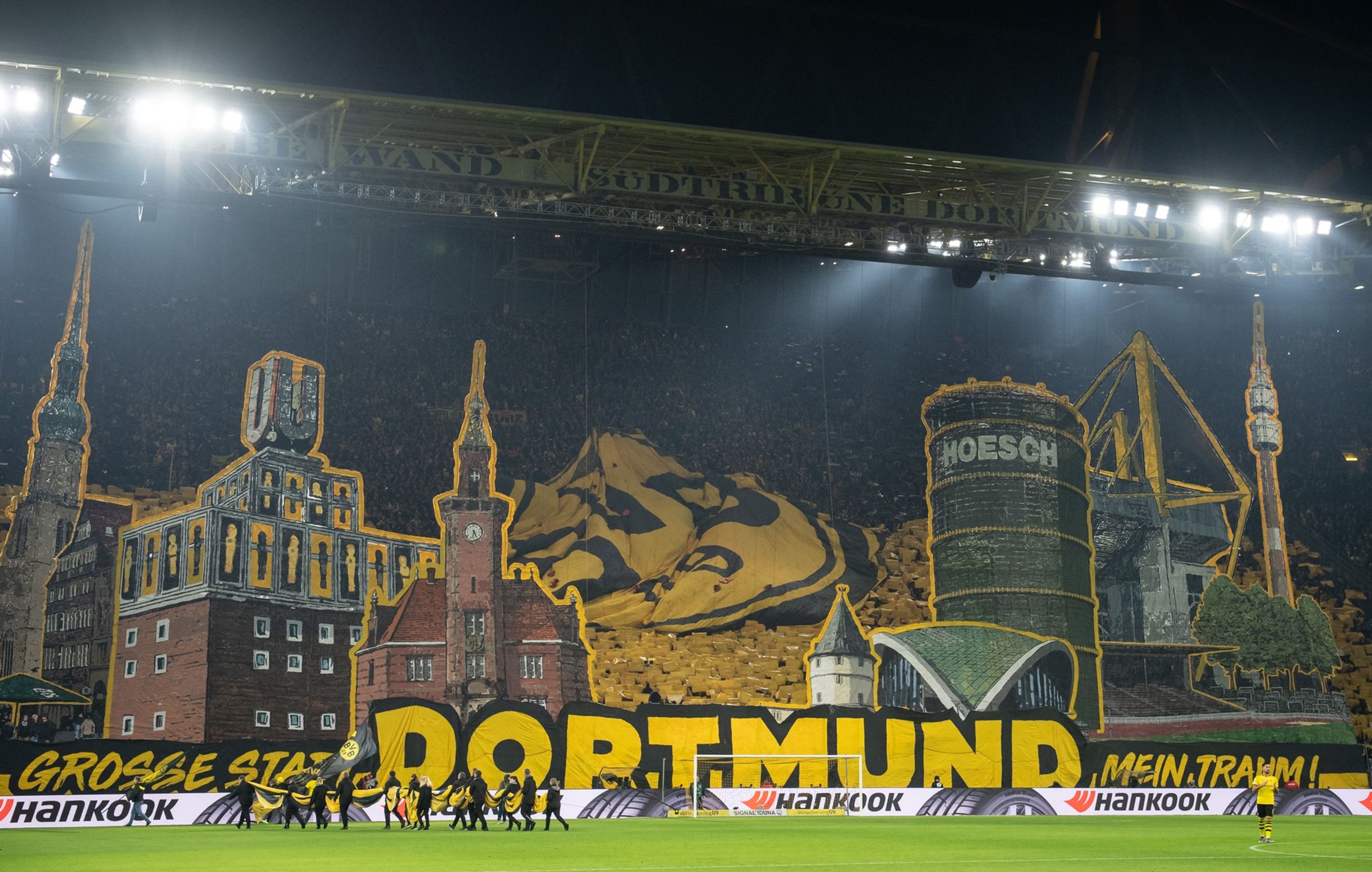Choreo fanoušků Borussie Dortmund na slavném Signal Iduna Parku - Nejkrásnější chorea fanoušků Borussie Dortmund (3/7)