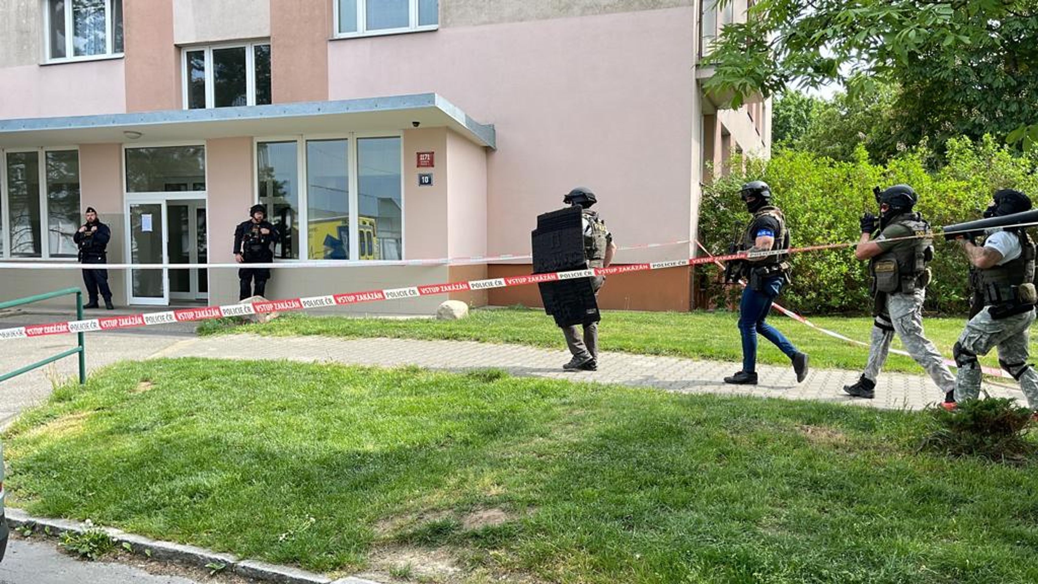 Policejní zásah v pražském Braníku (11) - Policejní zásah v pražském Braníku (3/11)