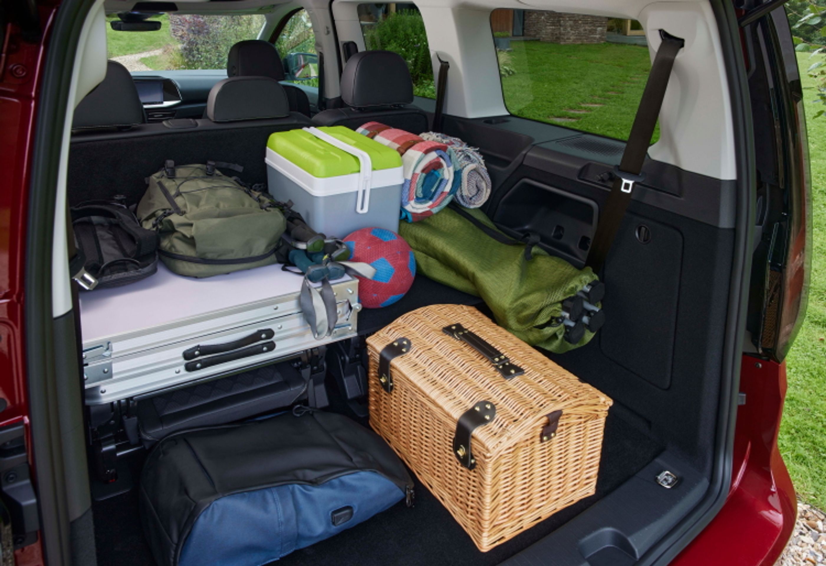 Ford Tourneo Connect - Z nového Fordu Tourneo je všestranné auto pro rodinu (6/13)