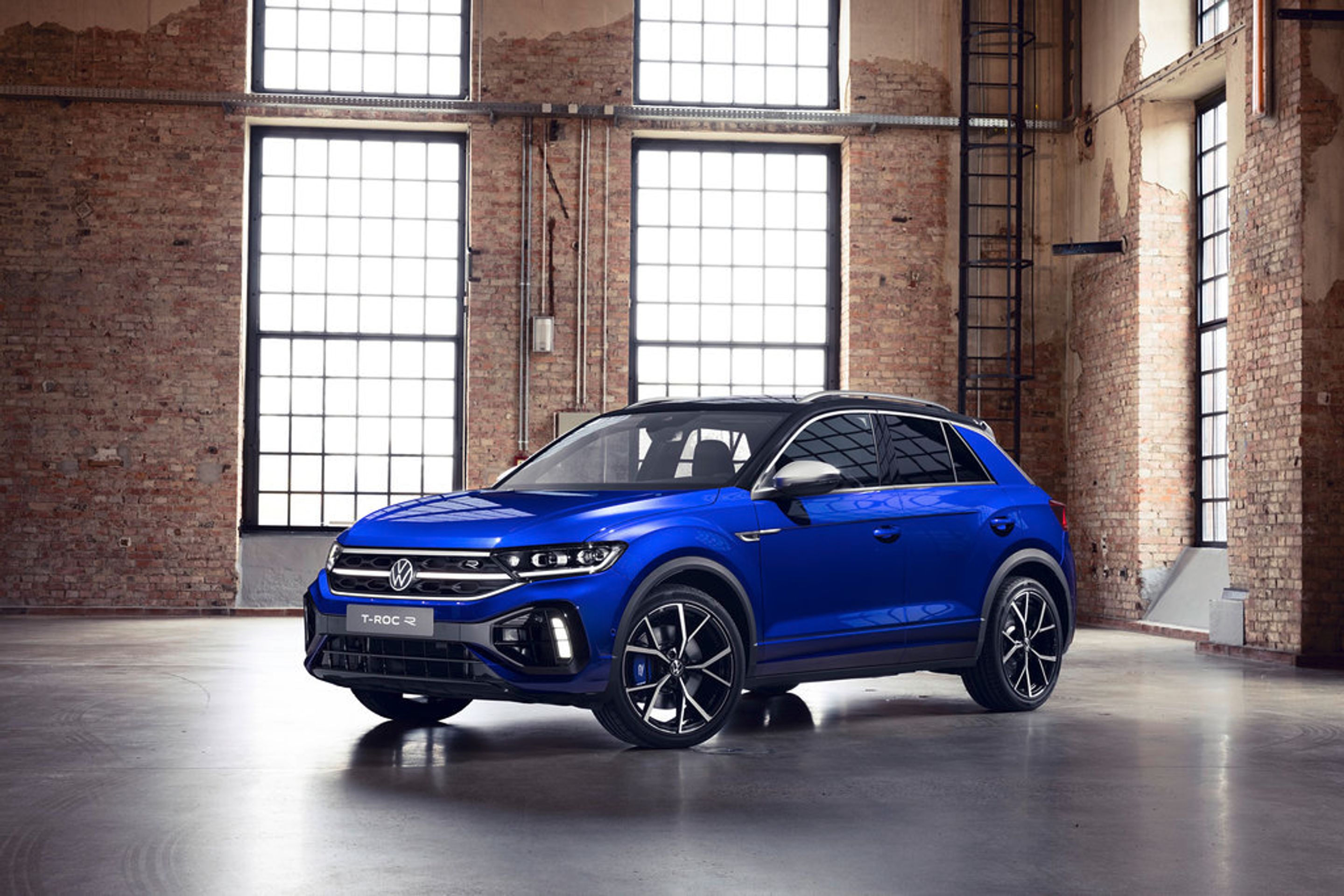 Modernizovaný Volkswagen T-Roc - Modernizovaný Volkswagen T-Roc vyjede ve sportovní verzi i jako kabriolet (2/18)