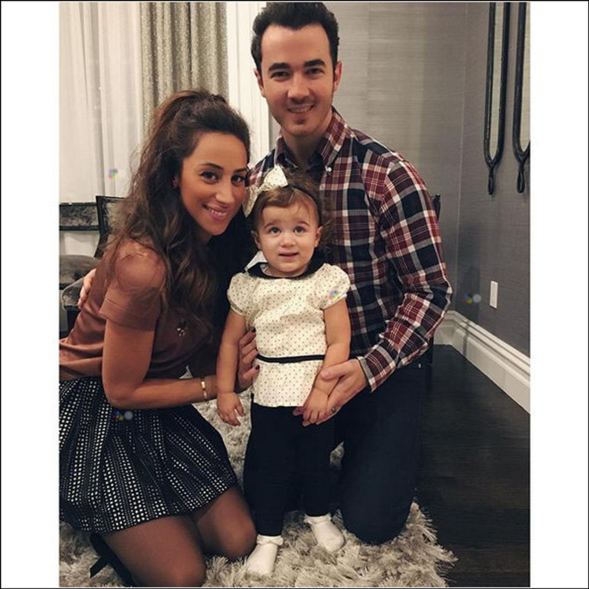 Kevin Jonas s rodinou, 27. 11. 2015 - Kevin Jonas (4/6)