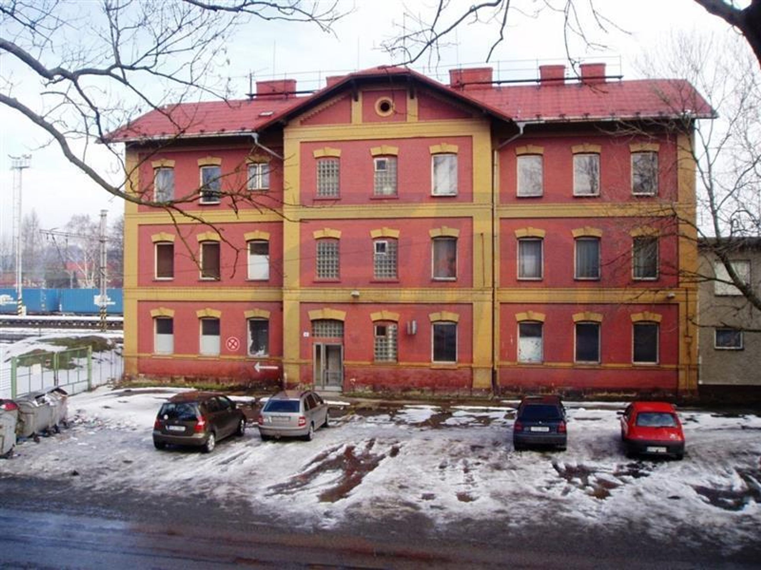 Prodej nemovitostí ČD - Administrativní budova v Petrovicích u Karviné za 2 700 000 - GALERIE: Prodej nemovitostí Českých drah (1/13)
