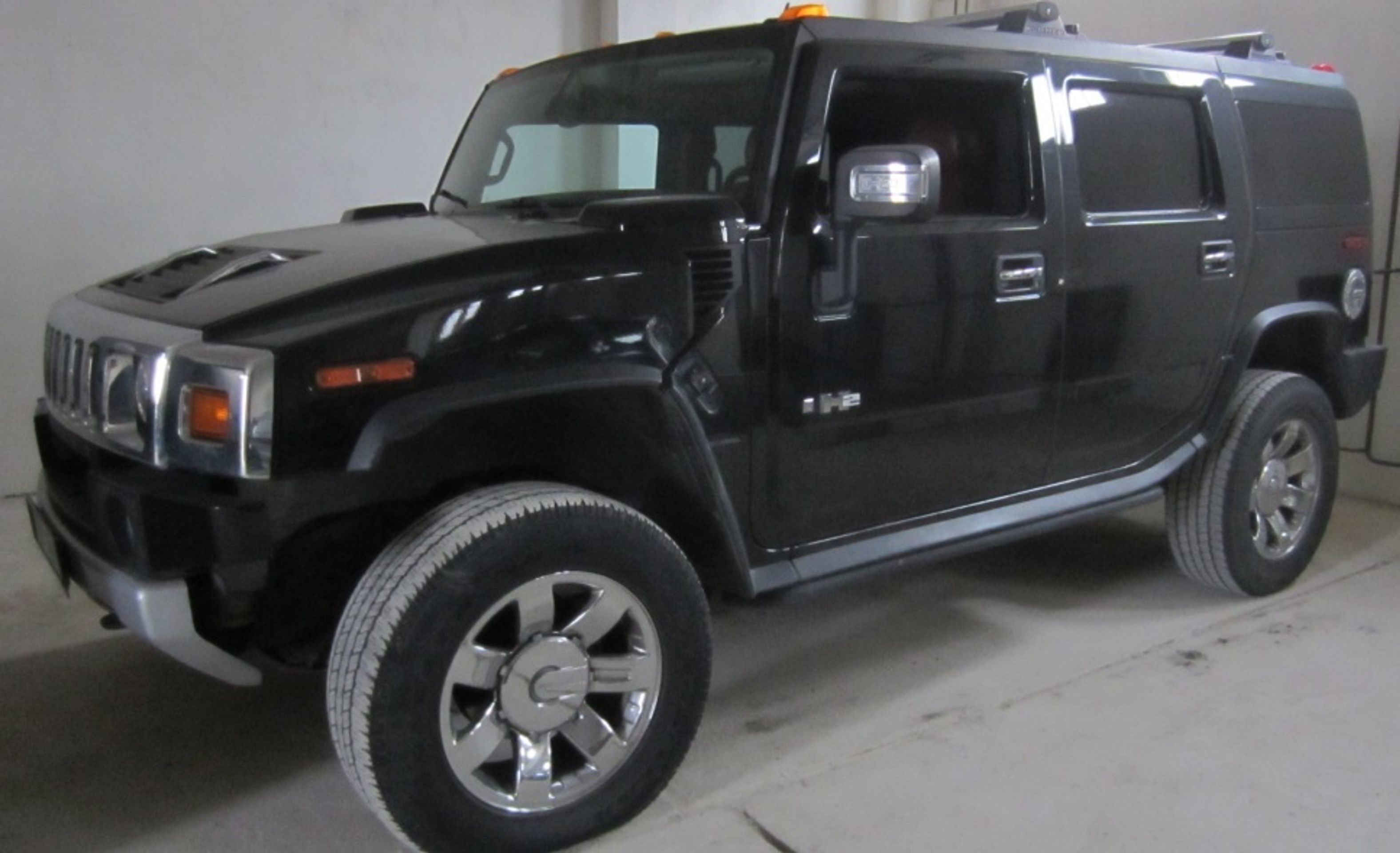 ÚZSVM: Hummer H2 - černý - 2 - GALERIE: Hummer H2 - černý (1/3)