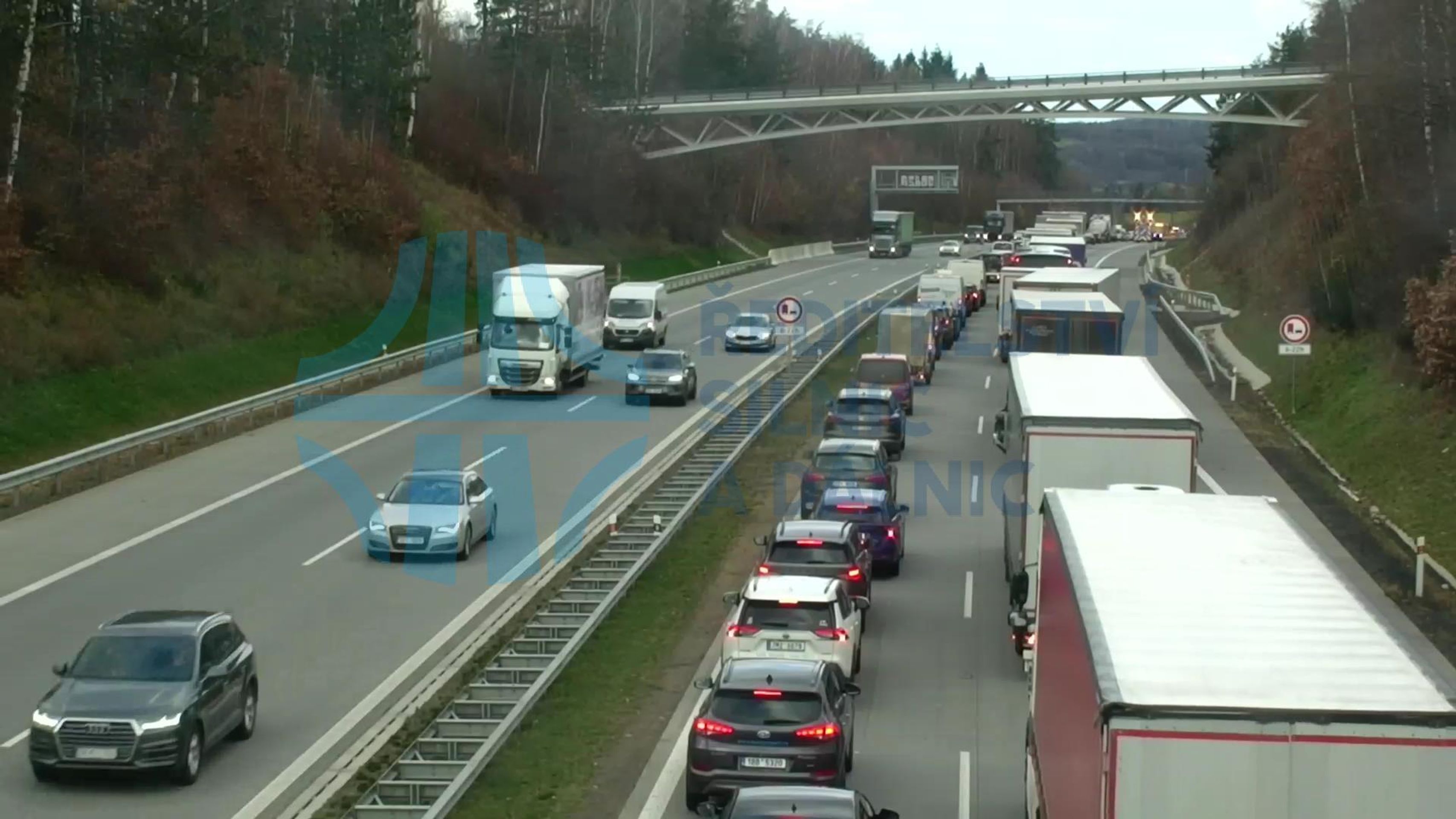 Kolona na D1, 24,9 km - Dopravní nehoda na D1 (4/7)