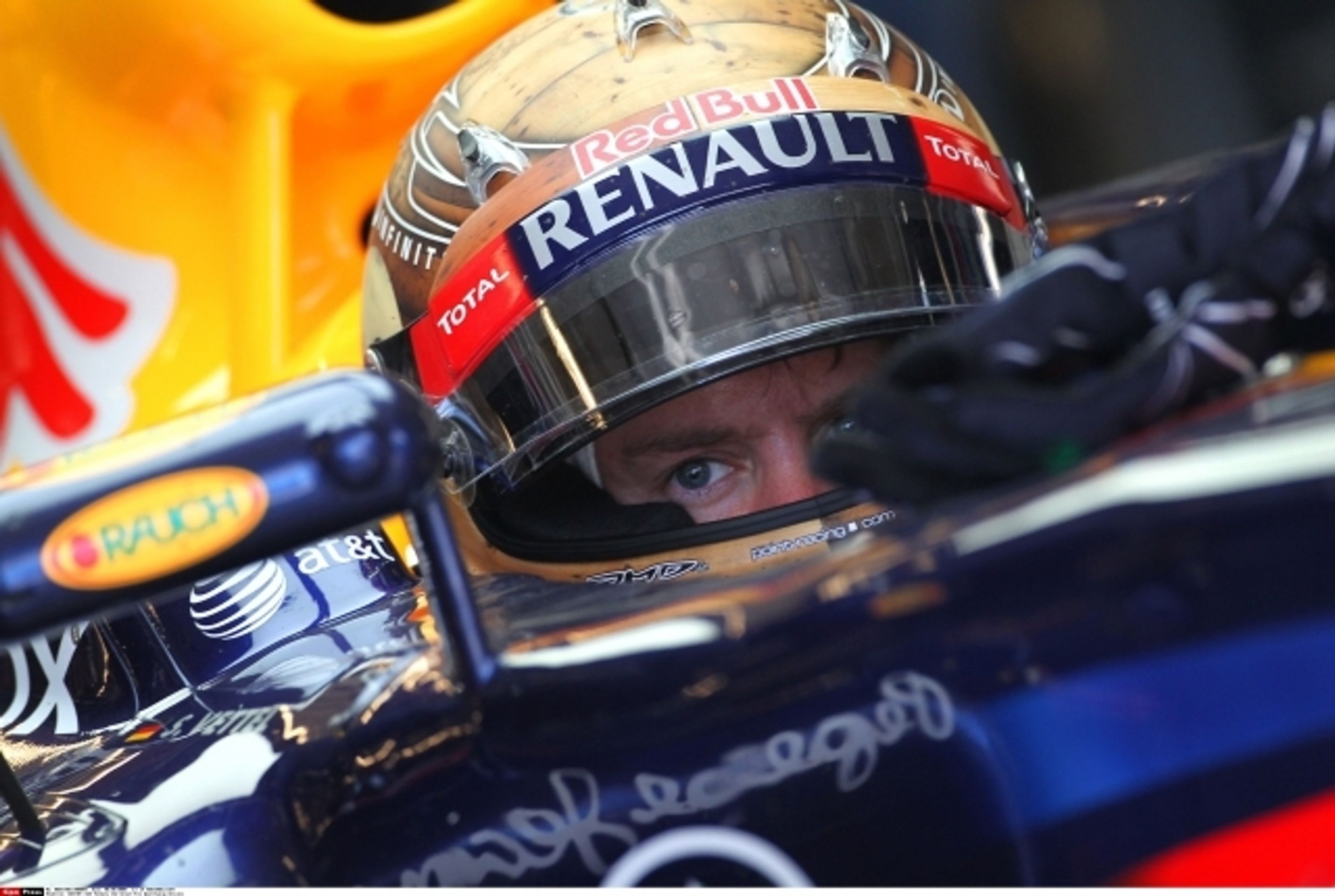 Hamilton a Vettel přilby - 6 - GALERIE: Přilby Lewise Hamiltona a Sebastiana Vettela (5/8)