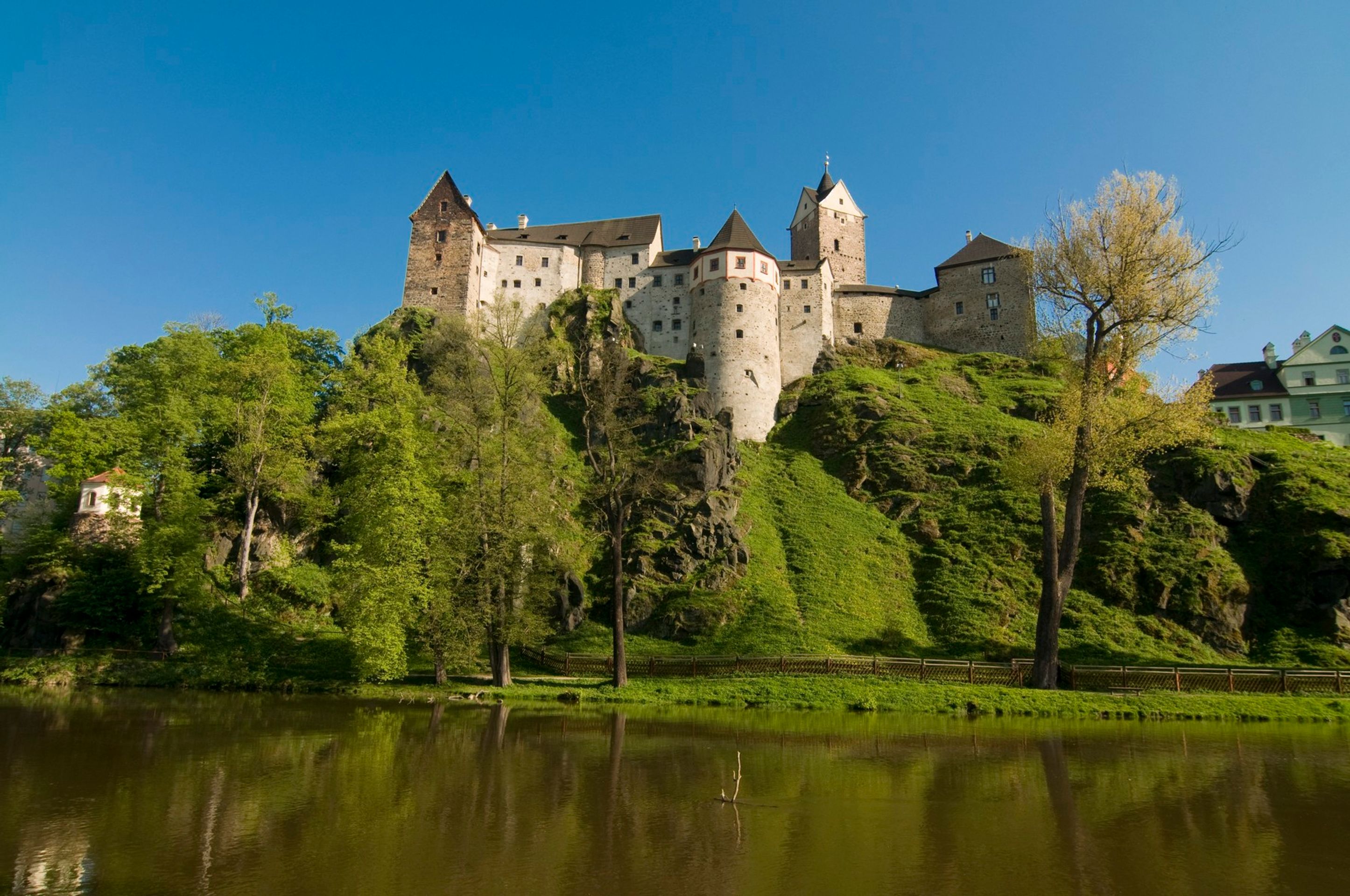Hrad Loket - TOP 10 turistických cílů dle krajů (10/28)