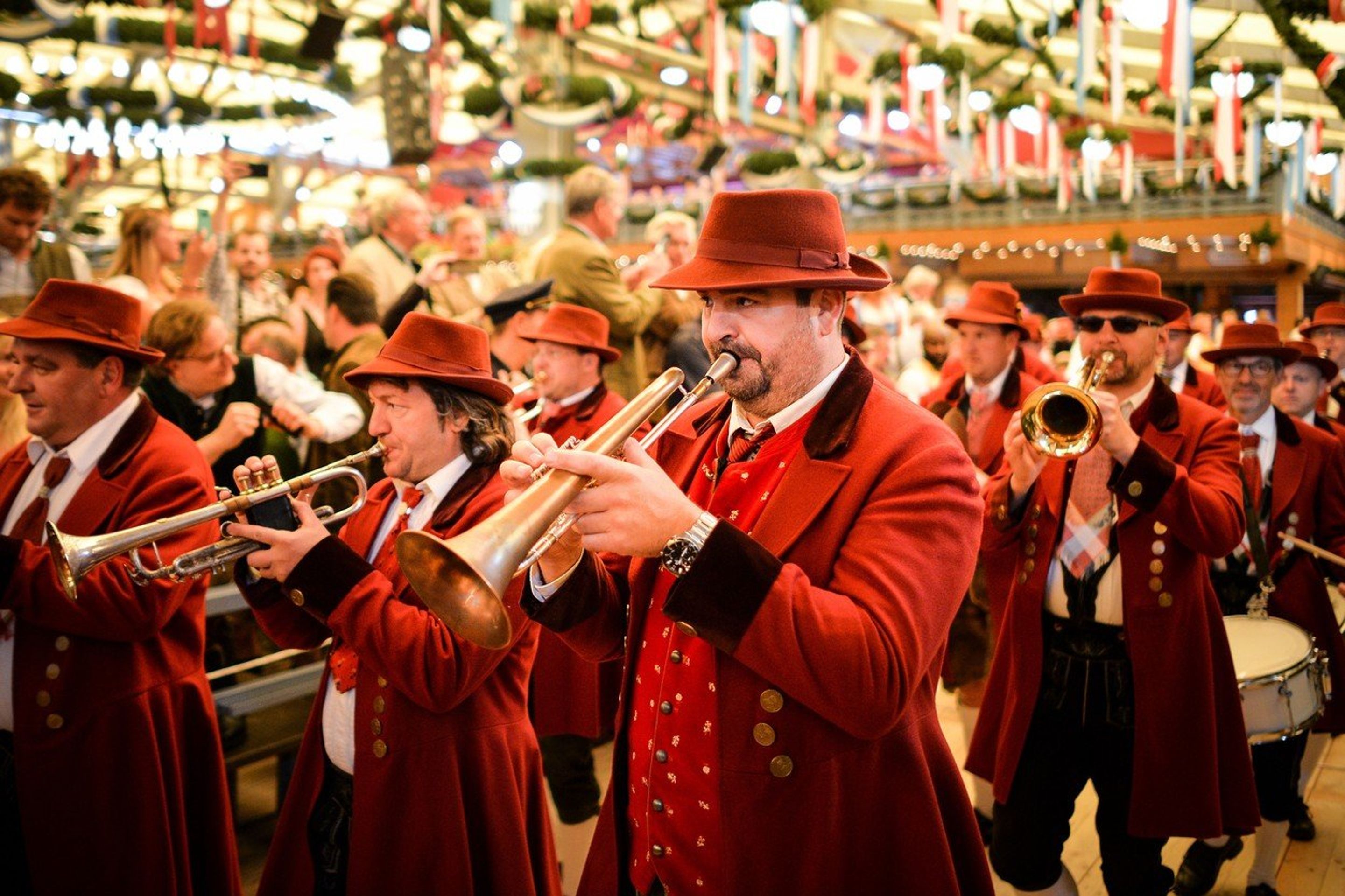 V Německu dnes začal nejoblíbenější svátek všech pivařů! Oktoberfest! - GALERIE: V Německu začíná svátek všech pivařů! Oktoberfest! (4/7)