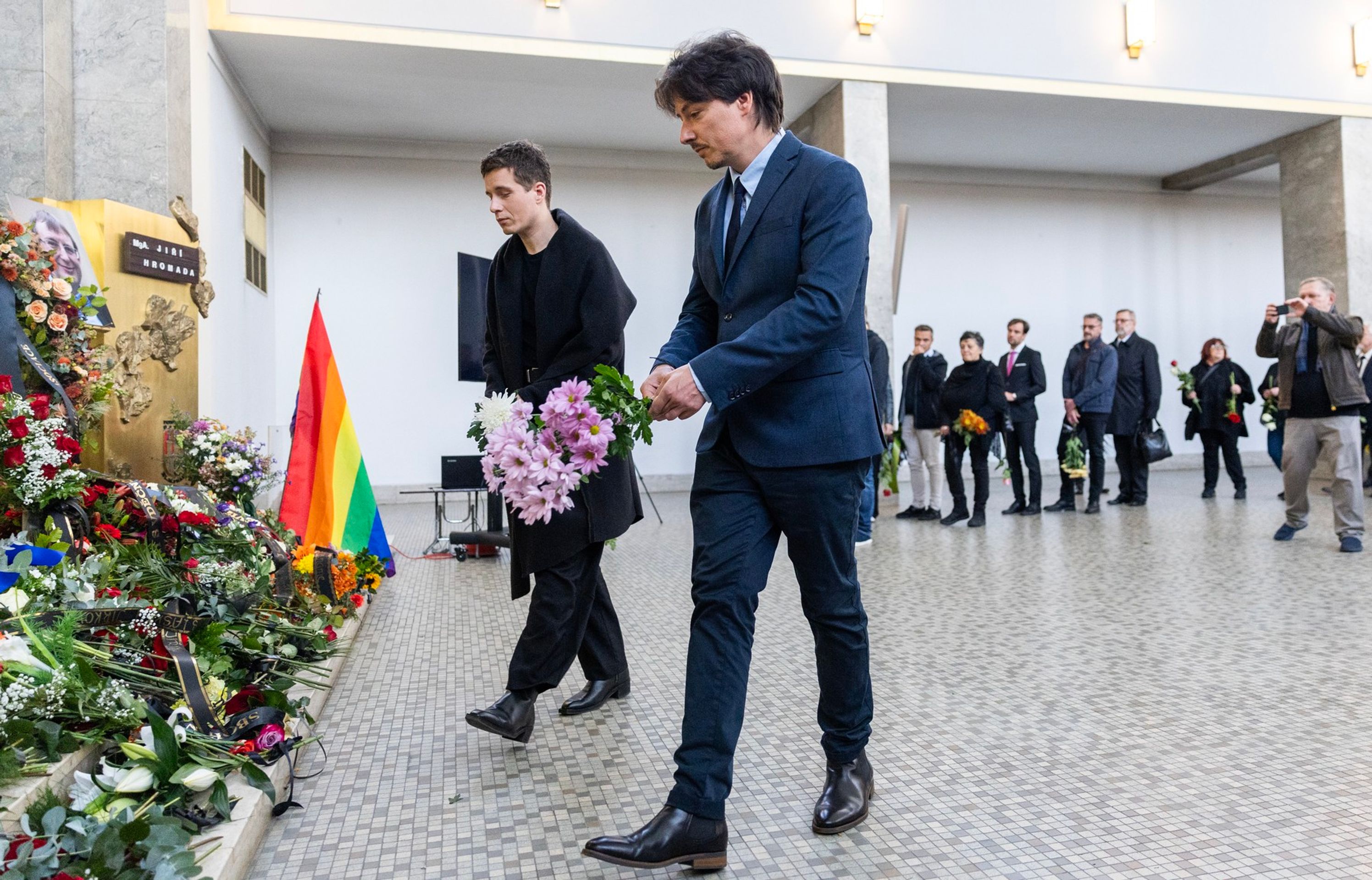Matěj Stropnický a Daniel Krejčík na pohřbu Jiřího Hromady, 29. 10. 2024 - Matěj Stropnický a Daniel Krejčík (5/5)