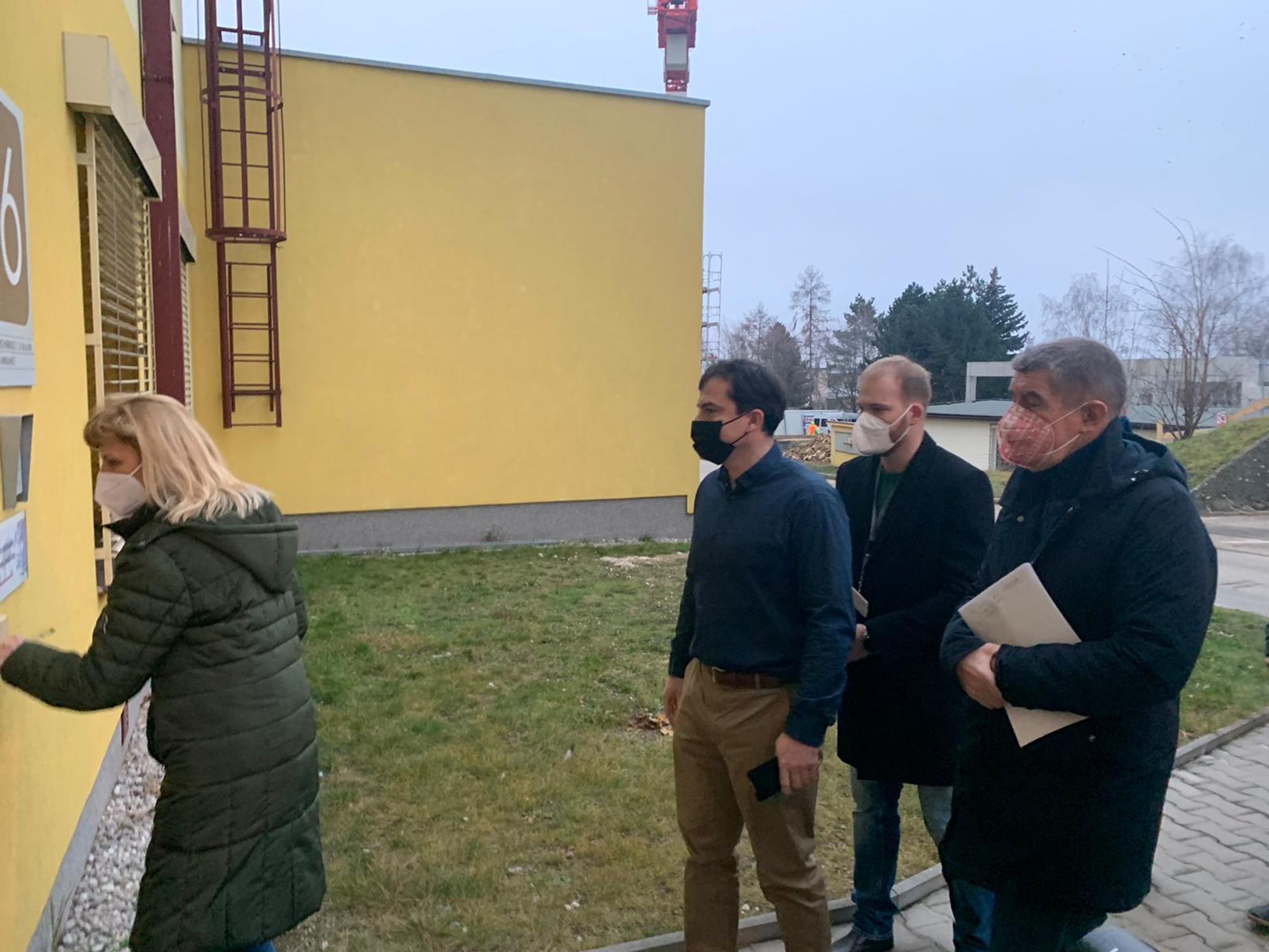 Babiš na exkurzi v nemocnici - 8 - GALERIE: Premiér Babiš vyrazil na kontrolu pražských nemocnic (8/10)