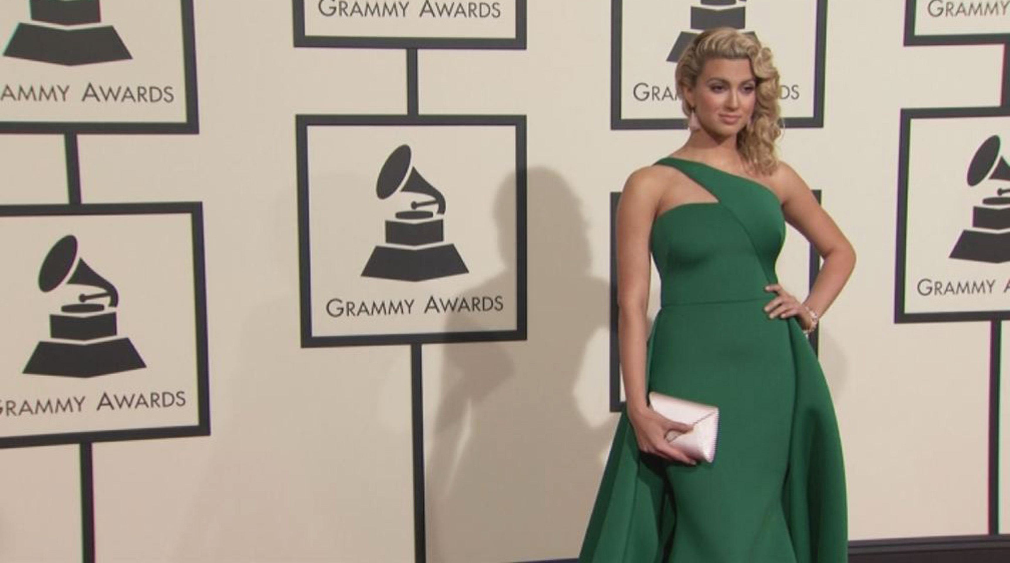 Móda na Grammy Awards 2016 - Tori Kellyat - GALERIE: Móda na Grammy Awards 2016 (12/21)