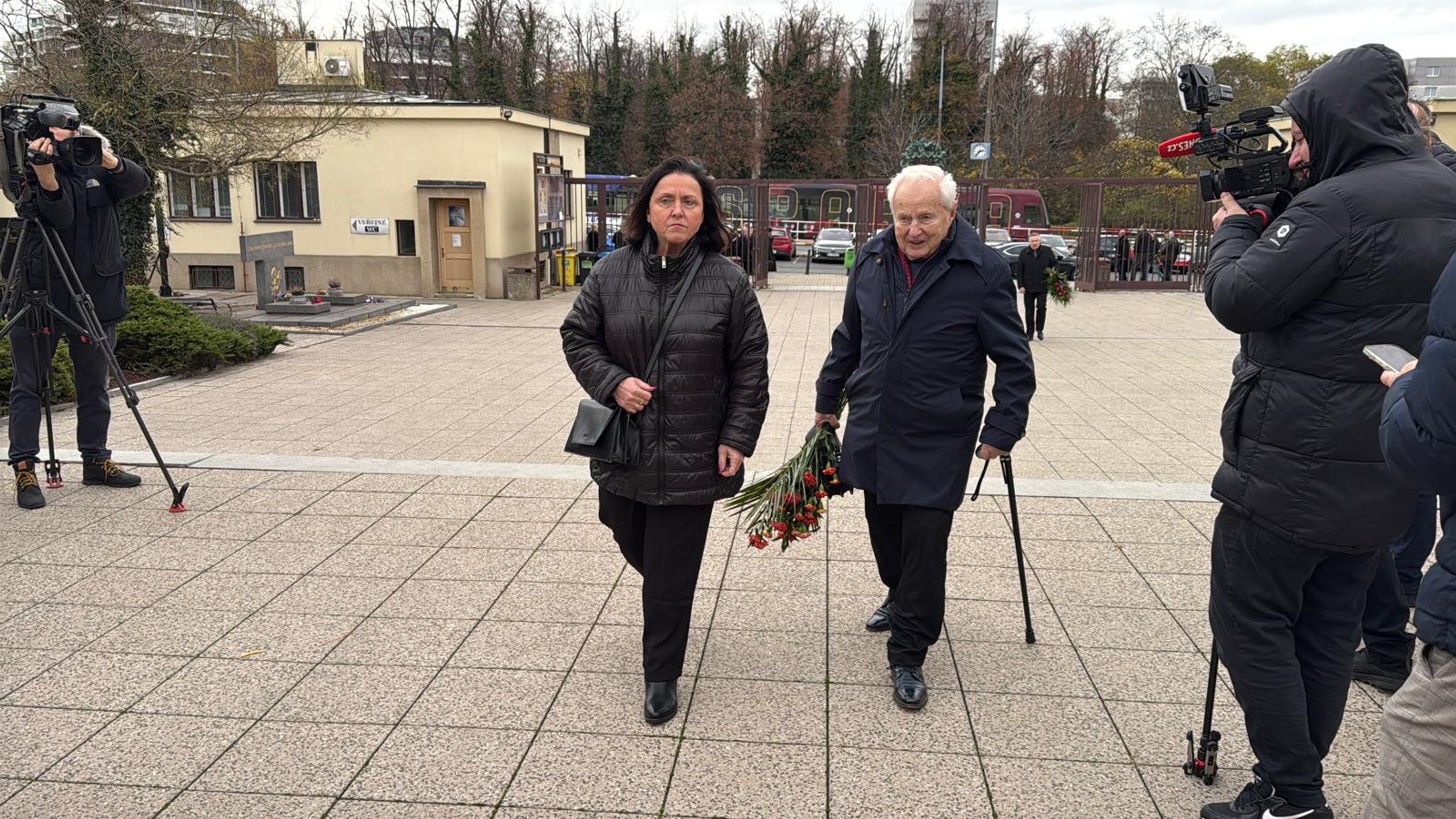 Miroslav Grégr na pohřbu Marie Benešové (2) - Pohřeb Marie Benešové (13/17)