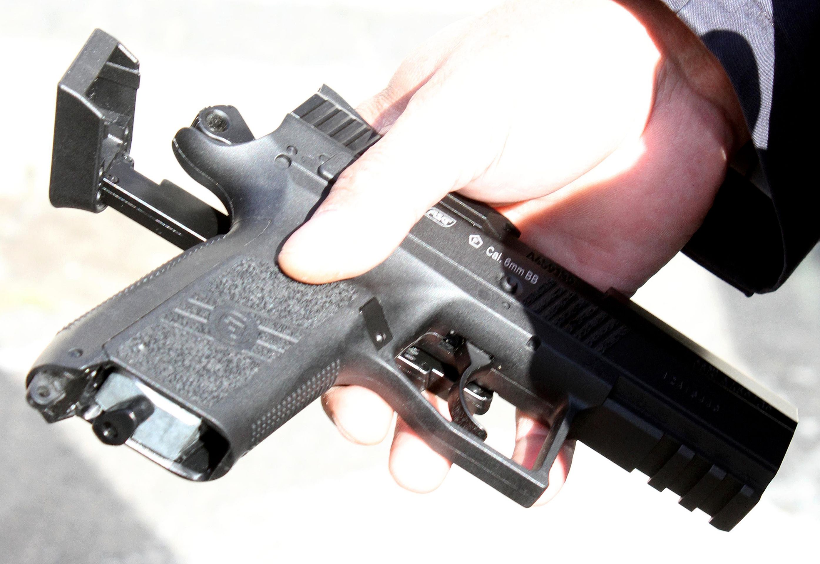 Na prezidenta Klause stříleli z plastové pistole - 4 - Atentát na prezidenta Klause plastovou pistolí (2/16)