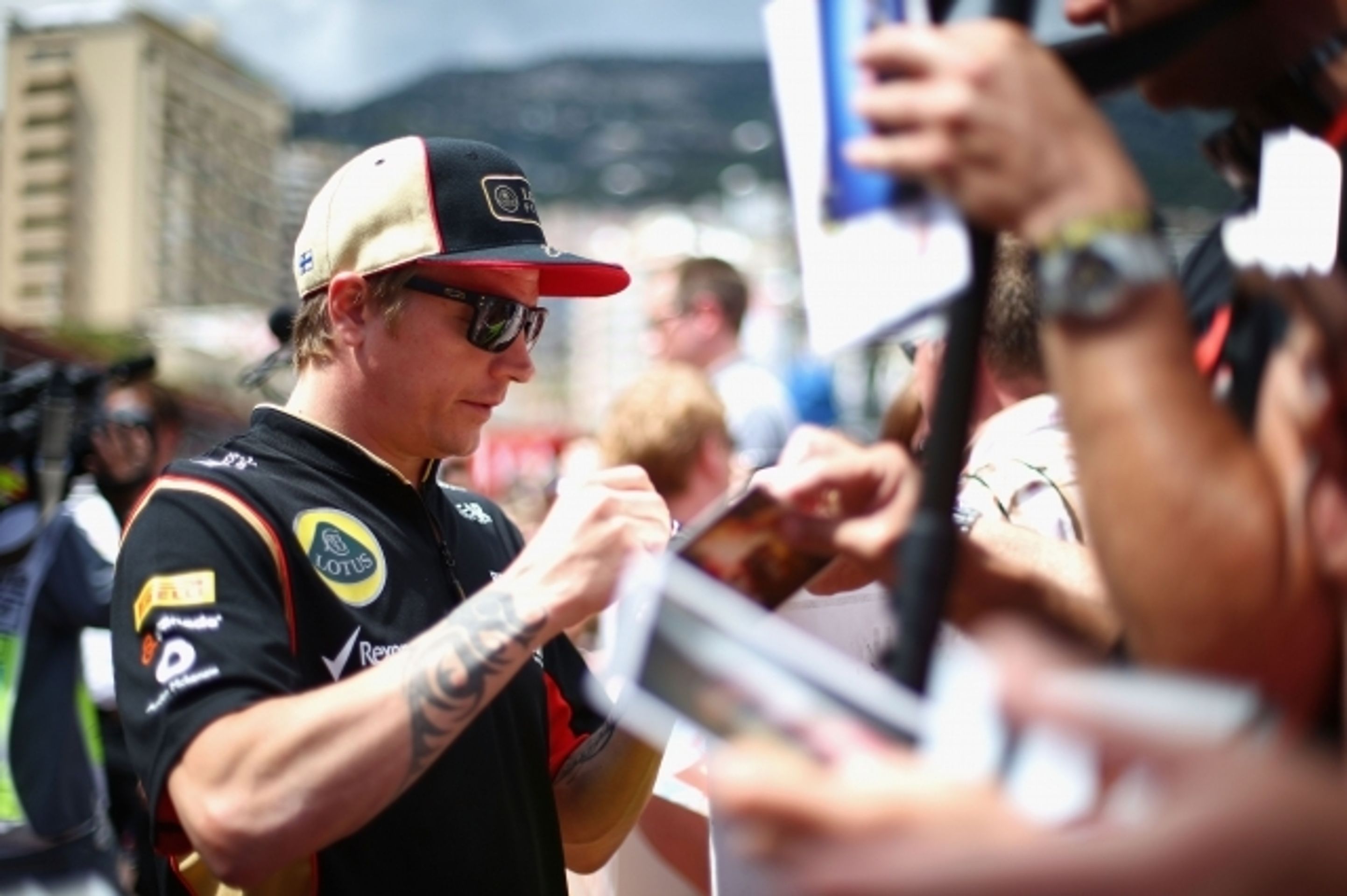 Piloti F1 a fanoušci v Monaku - 7 - GALERIE: Piloti F1 se před Velkou cenou Monaka potkali s fanoušky (1/12)