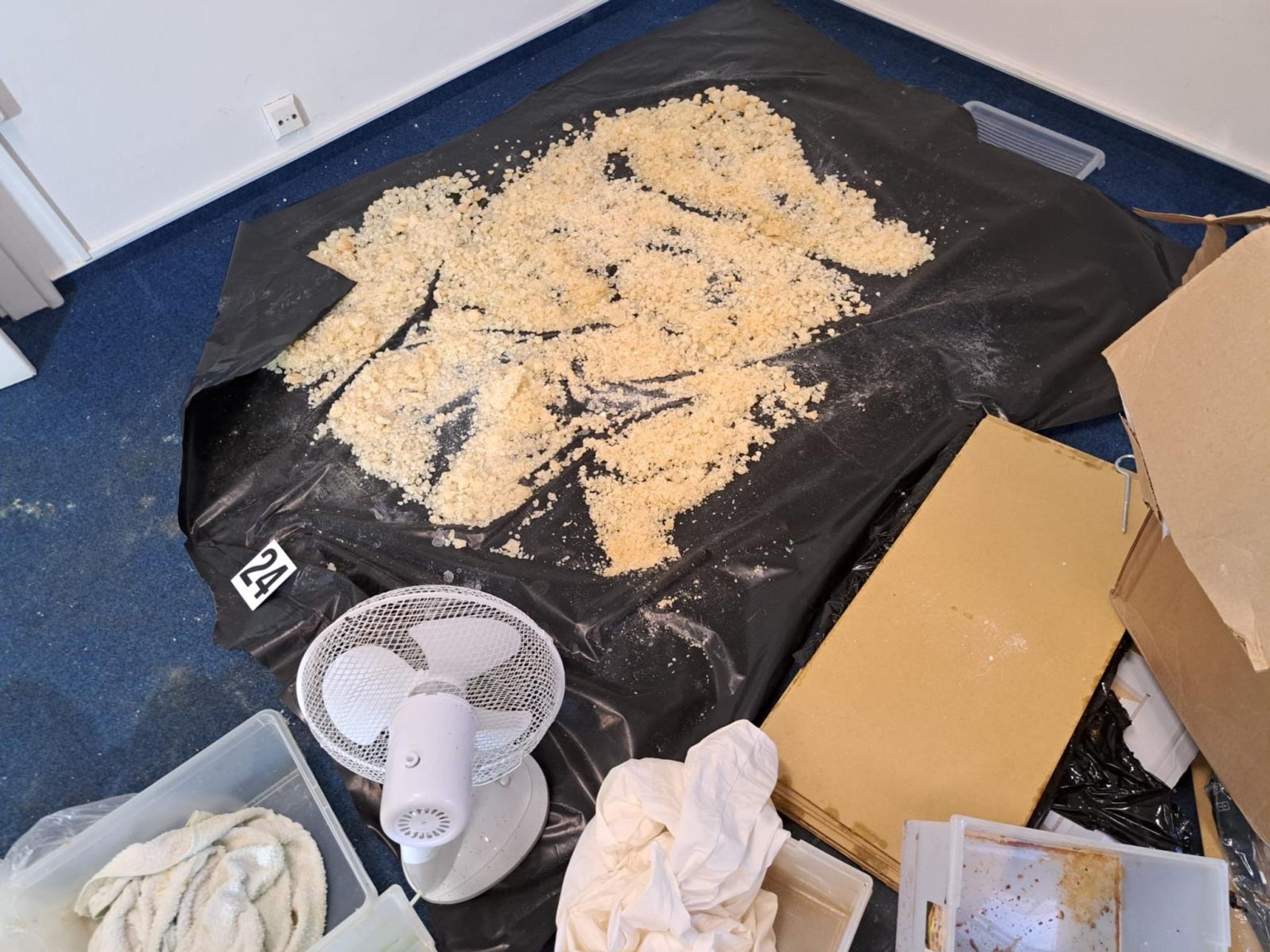Laboratoř k výrobě klefedronu (4) - Laboratoř k výrobě klefedronu (4/13)