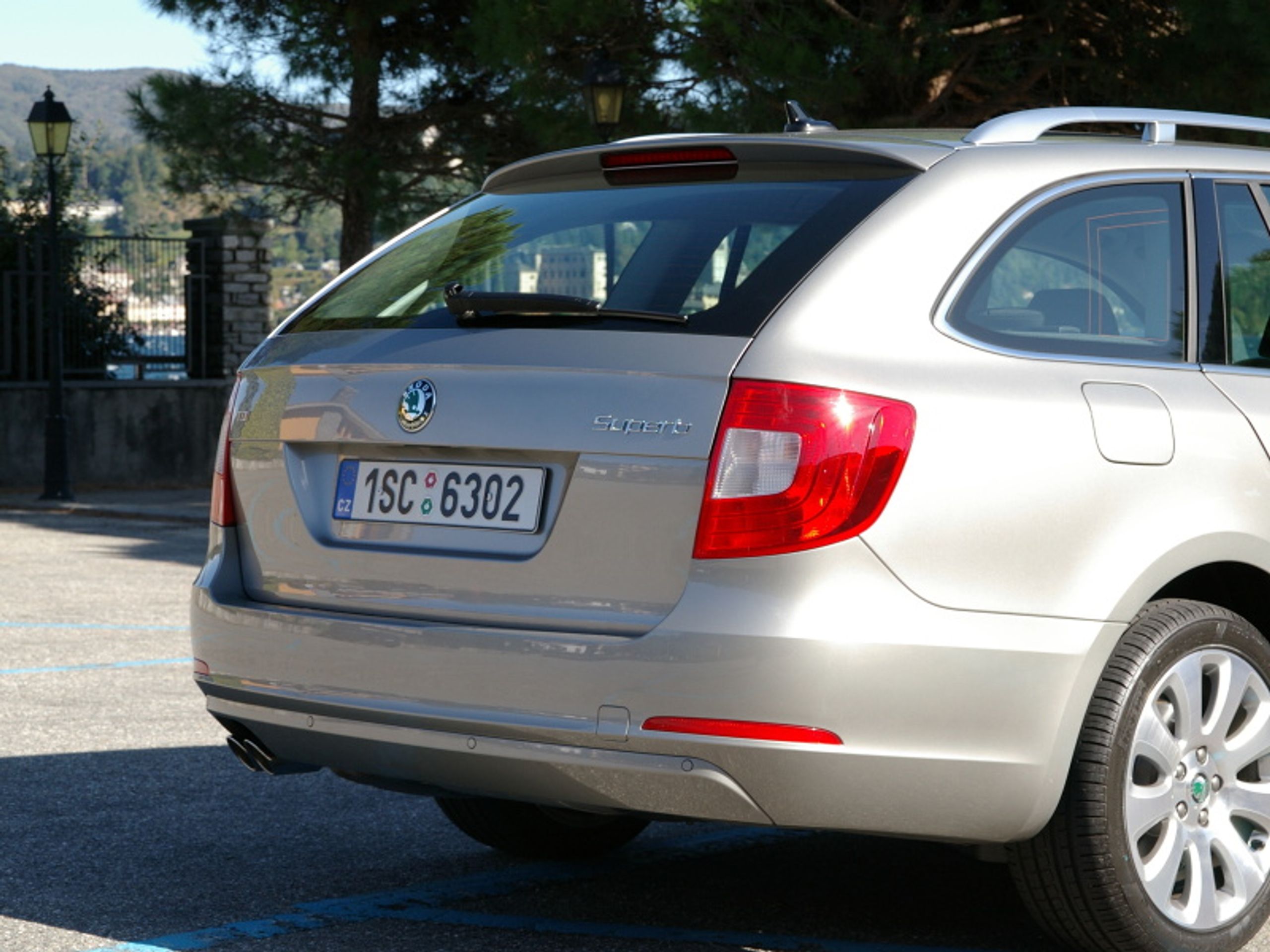 Škoda Superb-3 - GALERIE Škoda Superb Combi Milano (3/17)