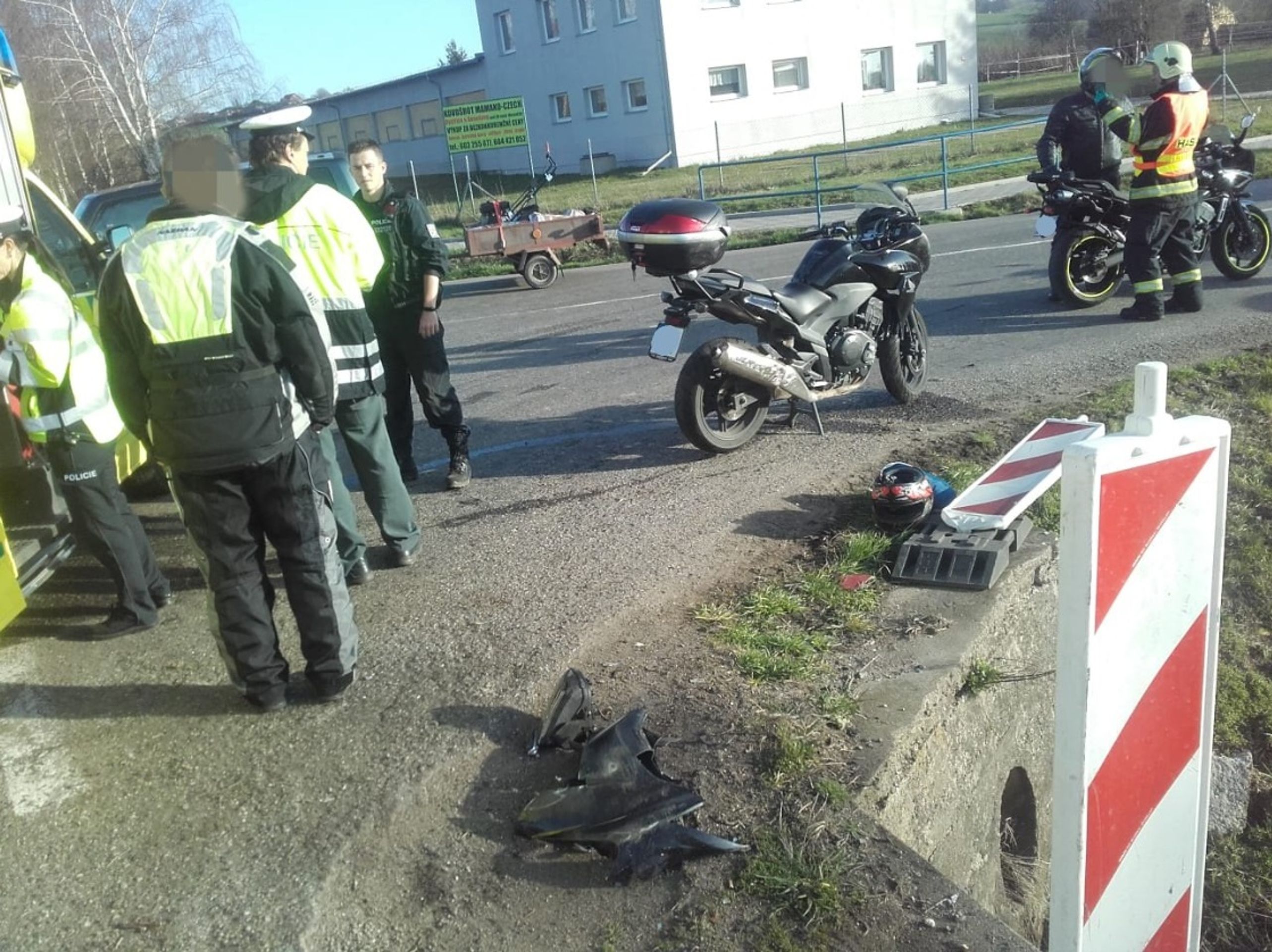 Řidič motorky se zranil u Stuhařova - GALERIE: Během soboty havarovalo několik motorkářů (6/7)