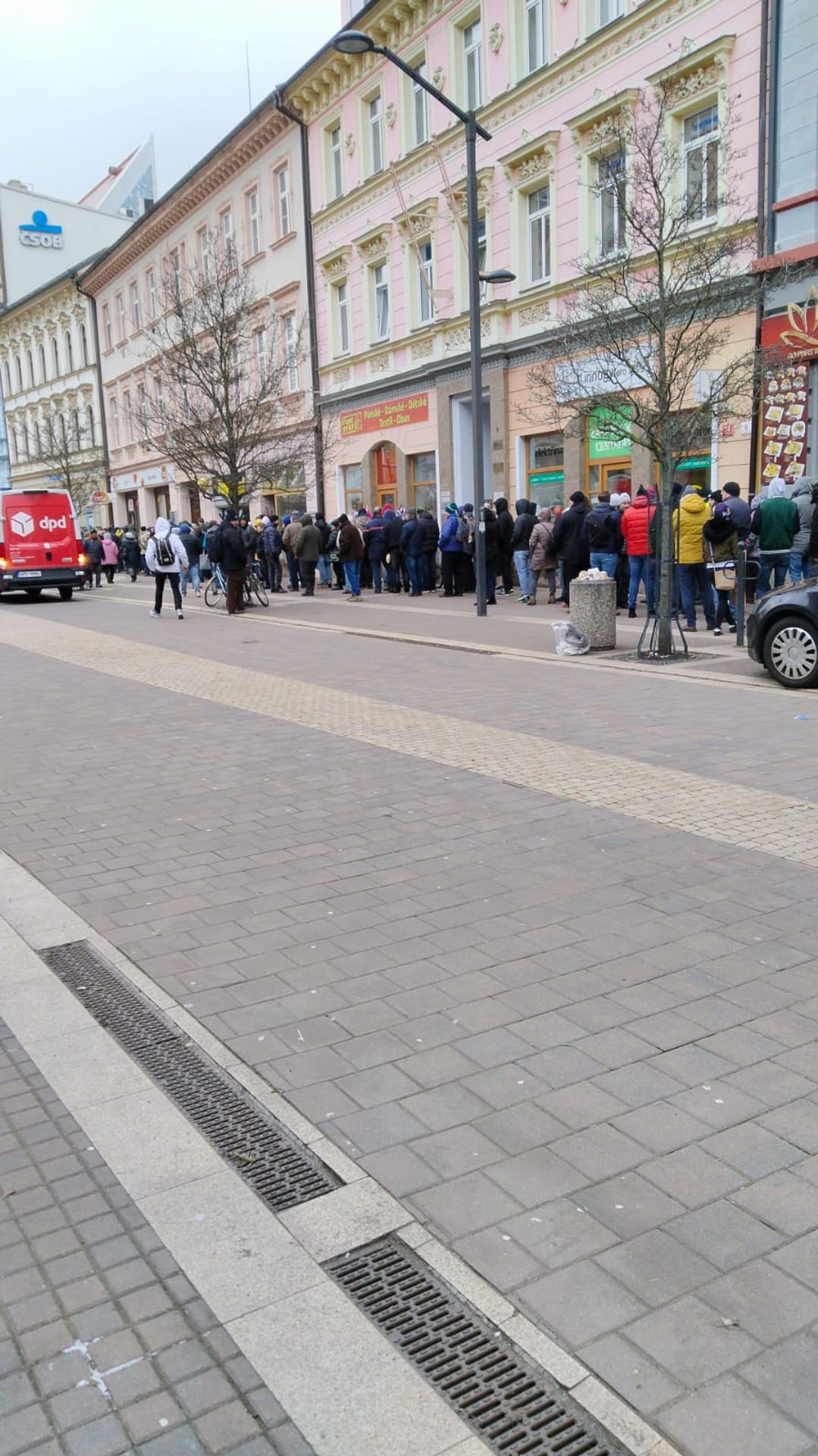 Fronta před ČNB (3) - Fronta před ČNB (10/11)