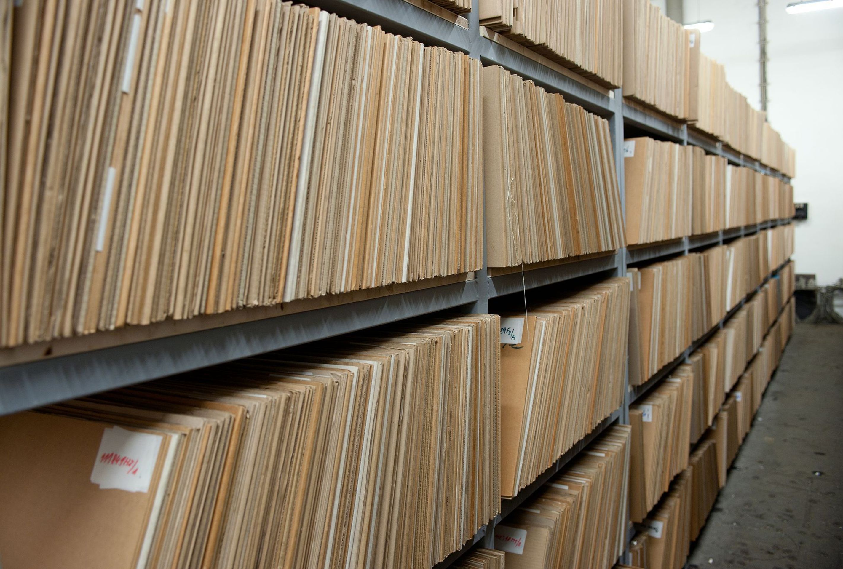 Na návštěvě v největší továrně na vinylové desky na světě - 10 - GALERIE: V Loděnici vyrábějí nejvíce gramofonových desek na světě (6/23)