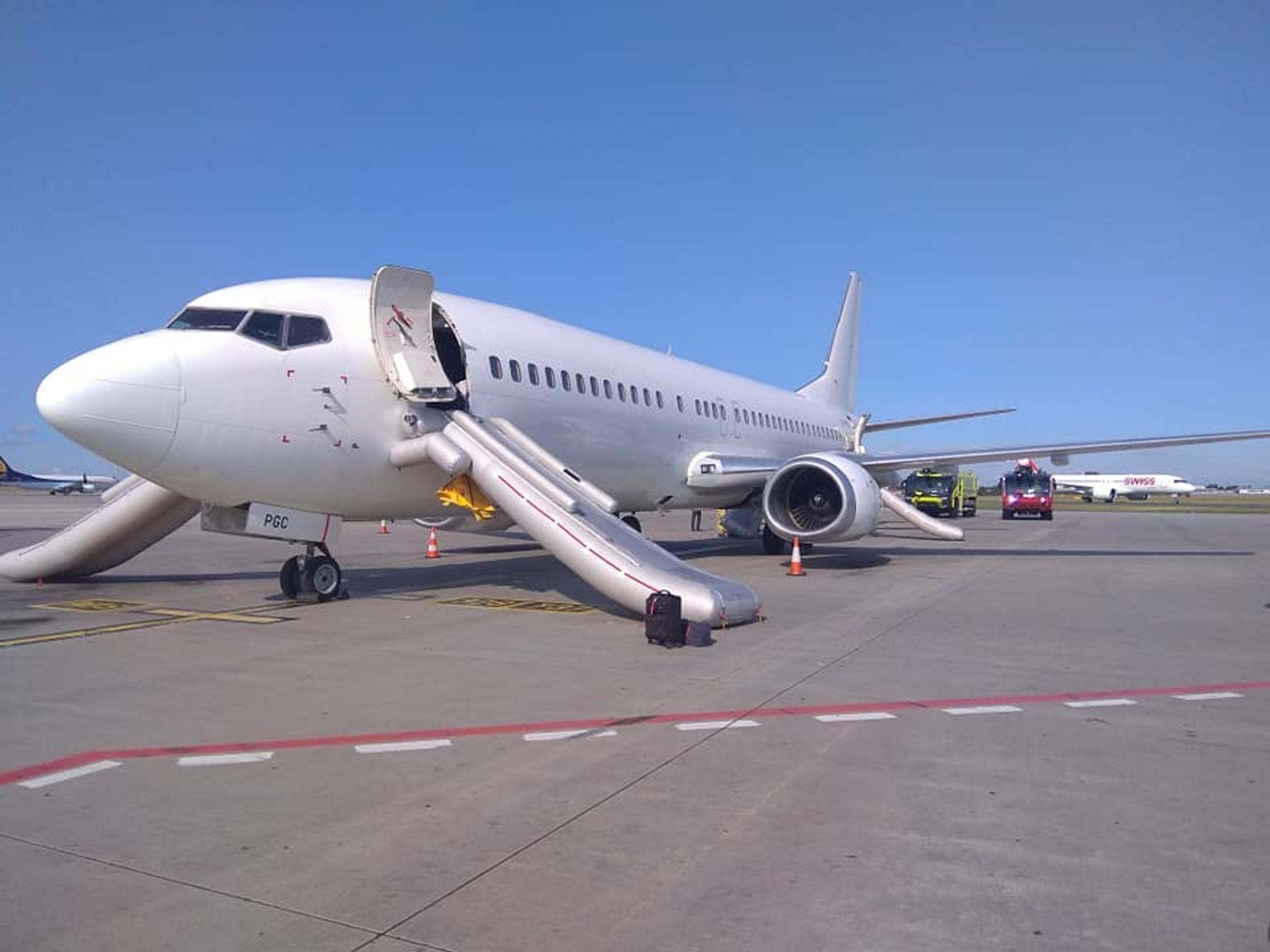 Evakuované letadlo Tunisair 1 - GALERIE: Evakuace Tunisair na ruzyňském Letišti Václava Havla (7/8)