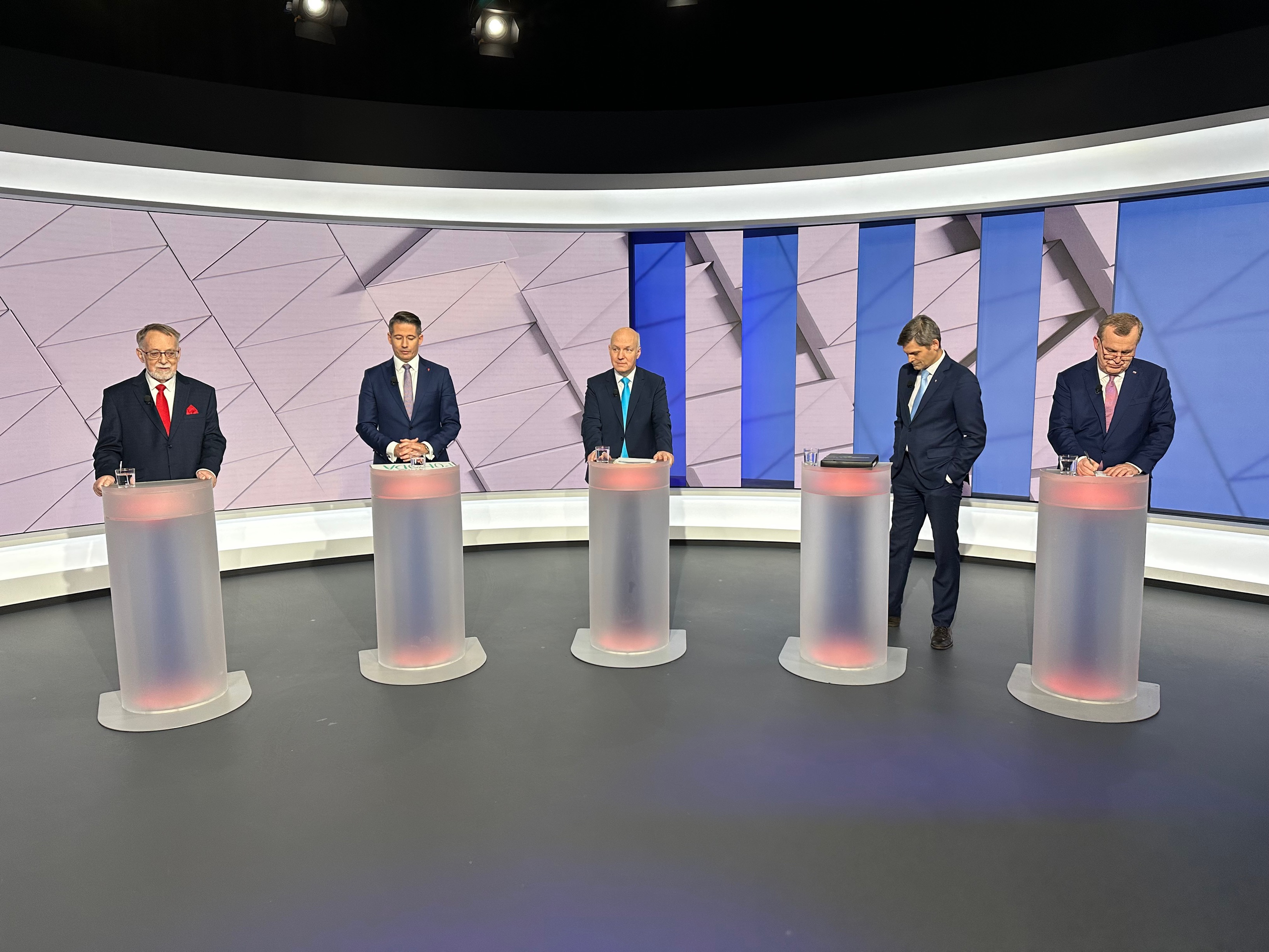 Před debatou kandidátů - Debata kandidátů (2/9)