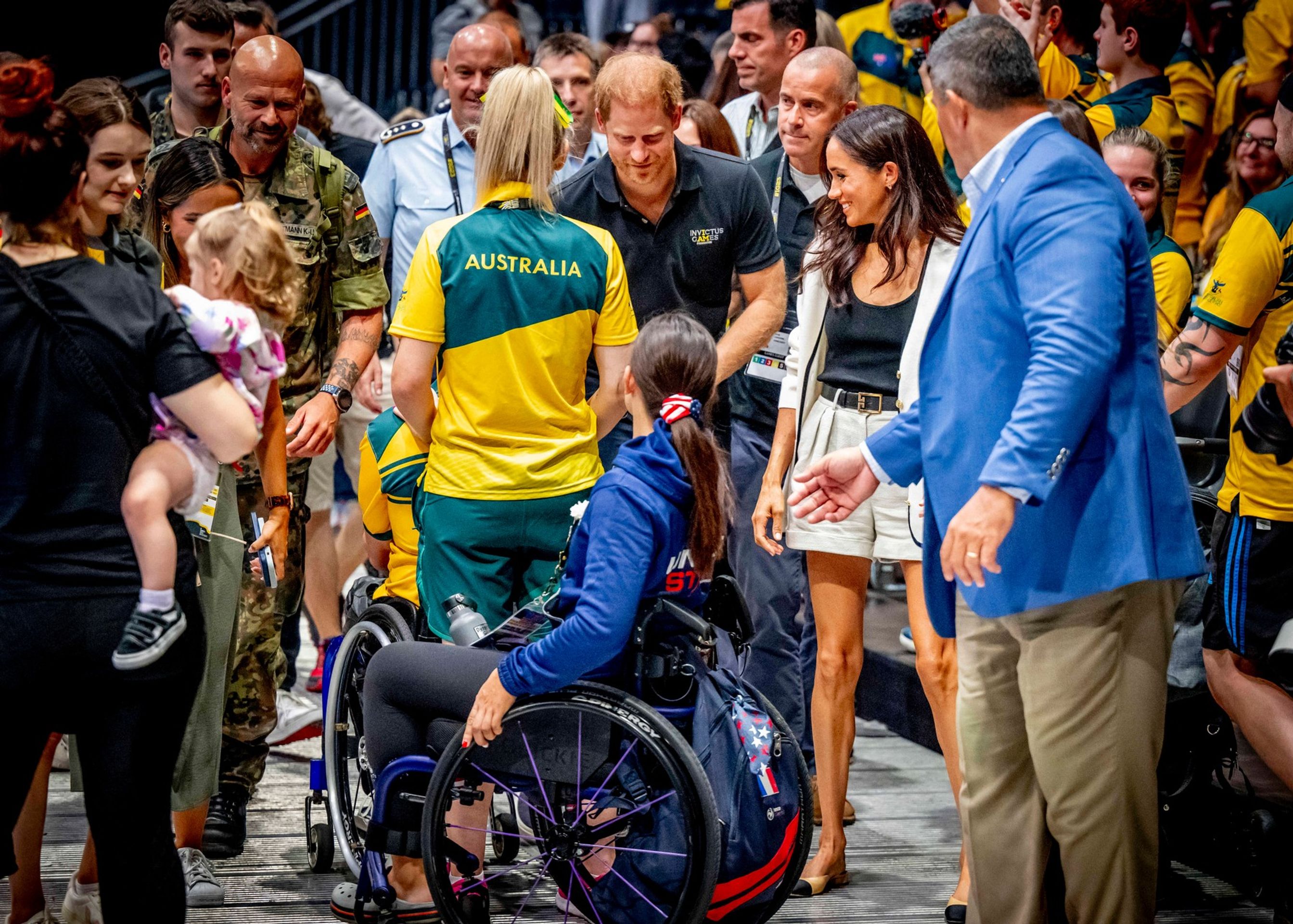 Princ Harry a vévodkyně Meghan na basketbalovém utkání, 13. 9. 2023 Německo, Düsseldorf (2) - Princ Harry a Meghan Markle (3/18)
