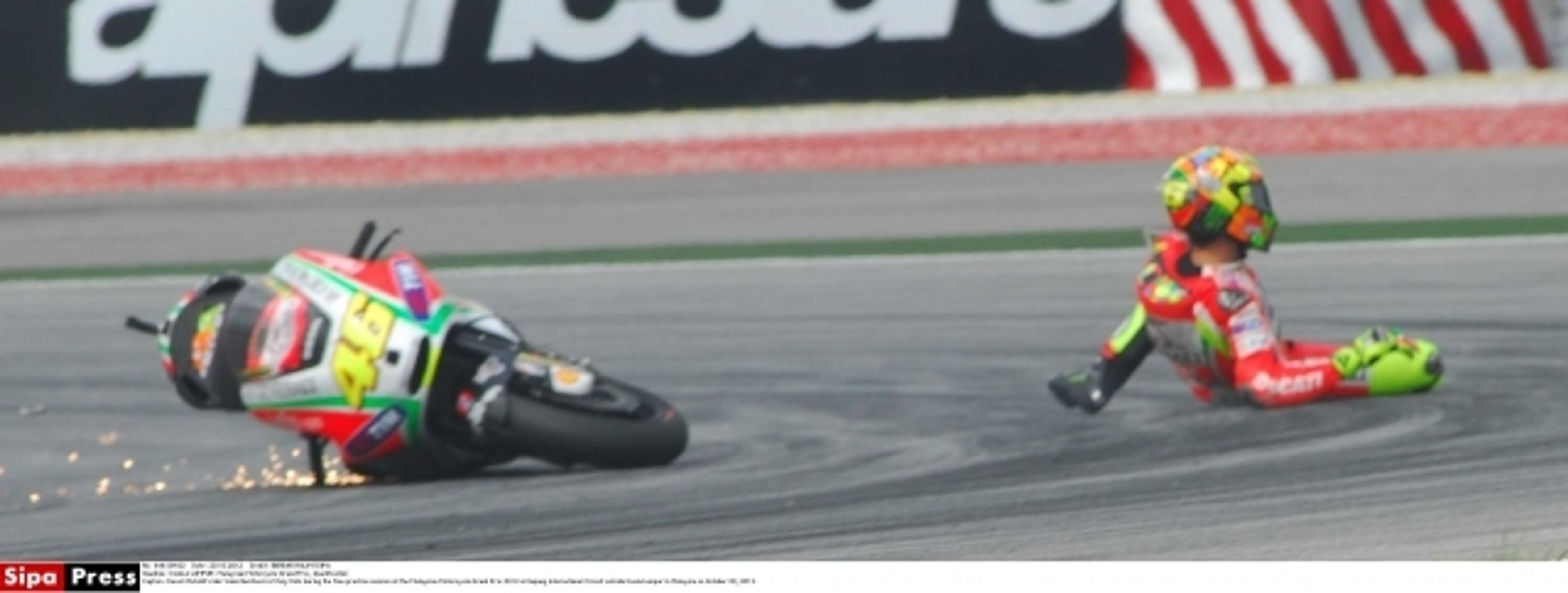 Valentino Rossi - pád v Sepangu - 2 - GALERIE: Valentino Rossi, Sepang - pád v tréninku (2/9)
