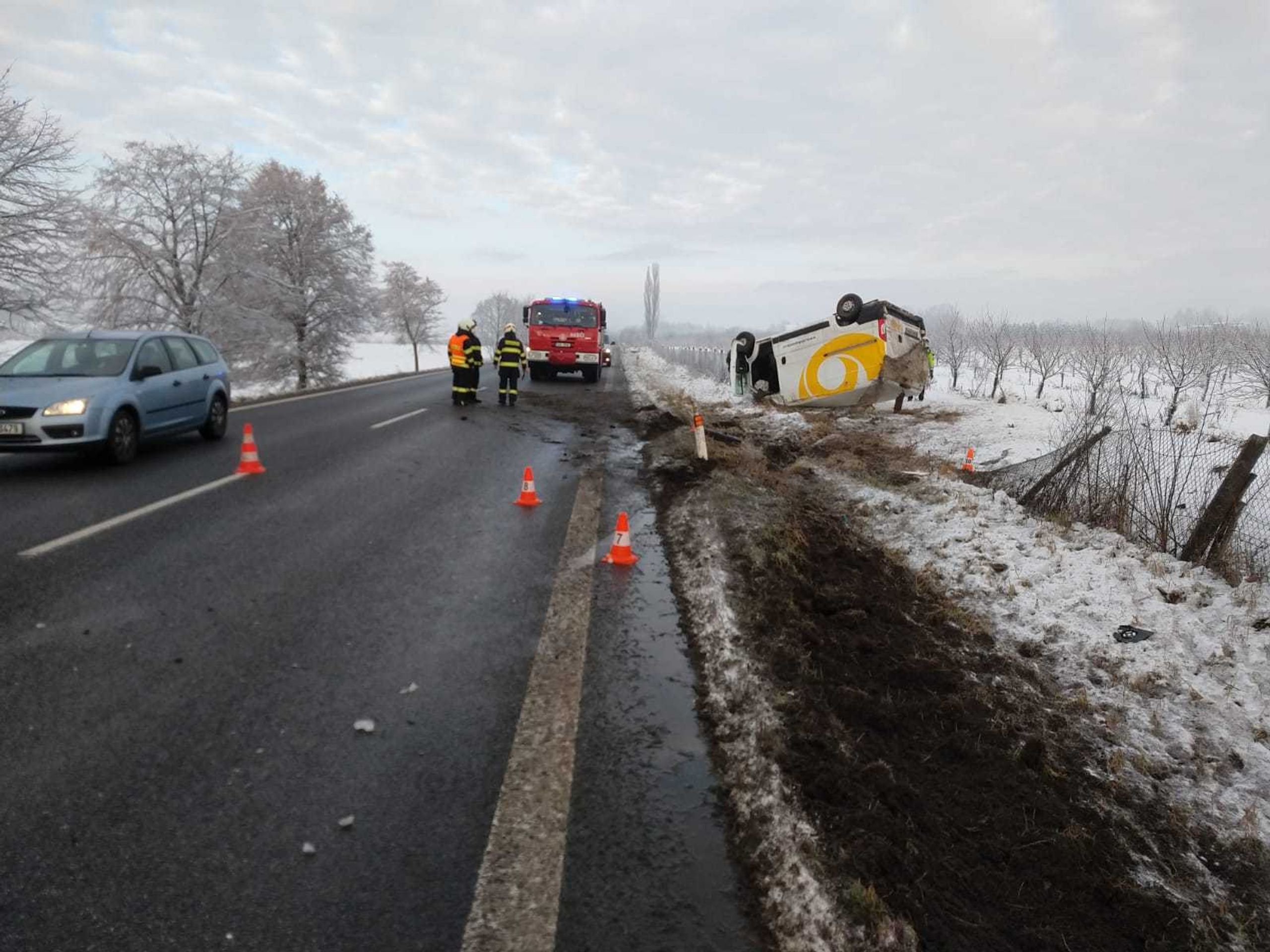 Nehoda u obce Kovač - 2 - GALERIE: Nehoda u obce Kovač (5/6)