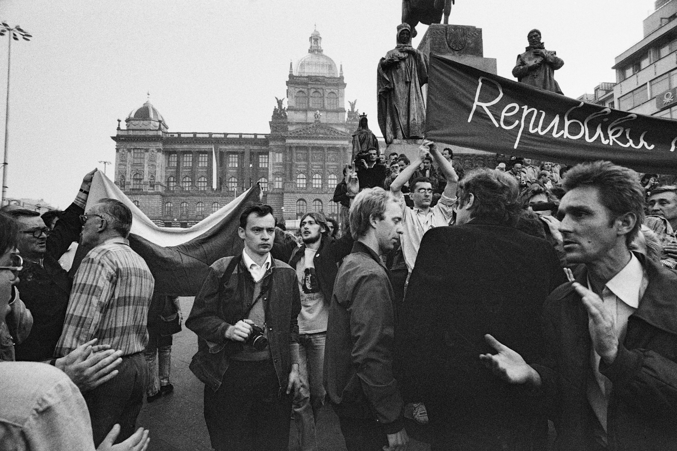 Historické fotografie z revolučního roku 1989 - 19 - GALERIE: Historické fotografie z revolučního roku 1989 (19/20)